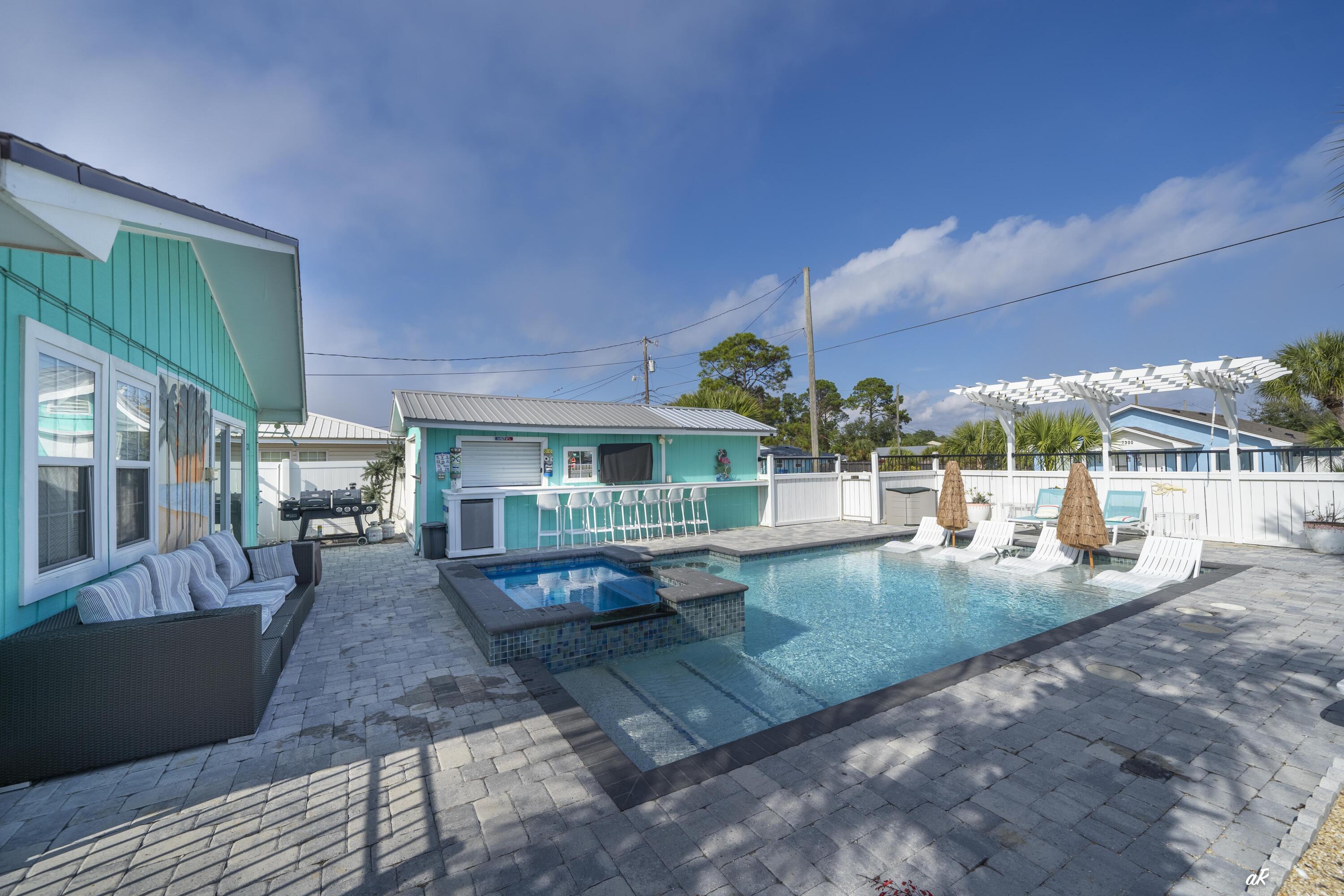 HOLIDAY BEACH UNIT 14 - Residential