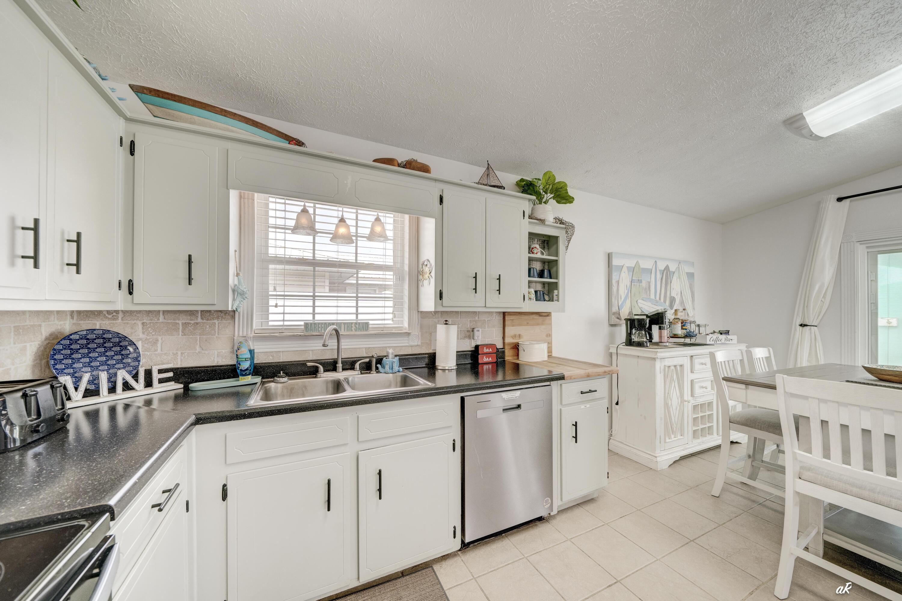 HOLIDAY BEACH UNIT 14 - Residential