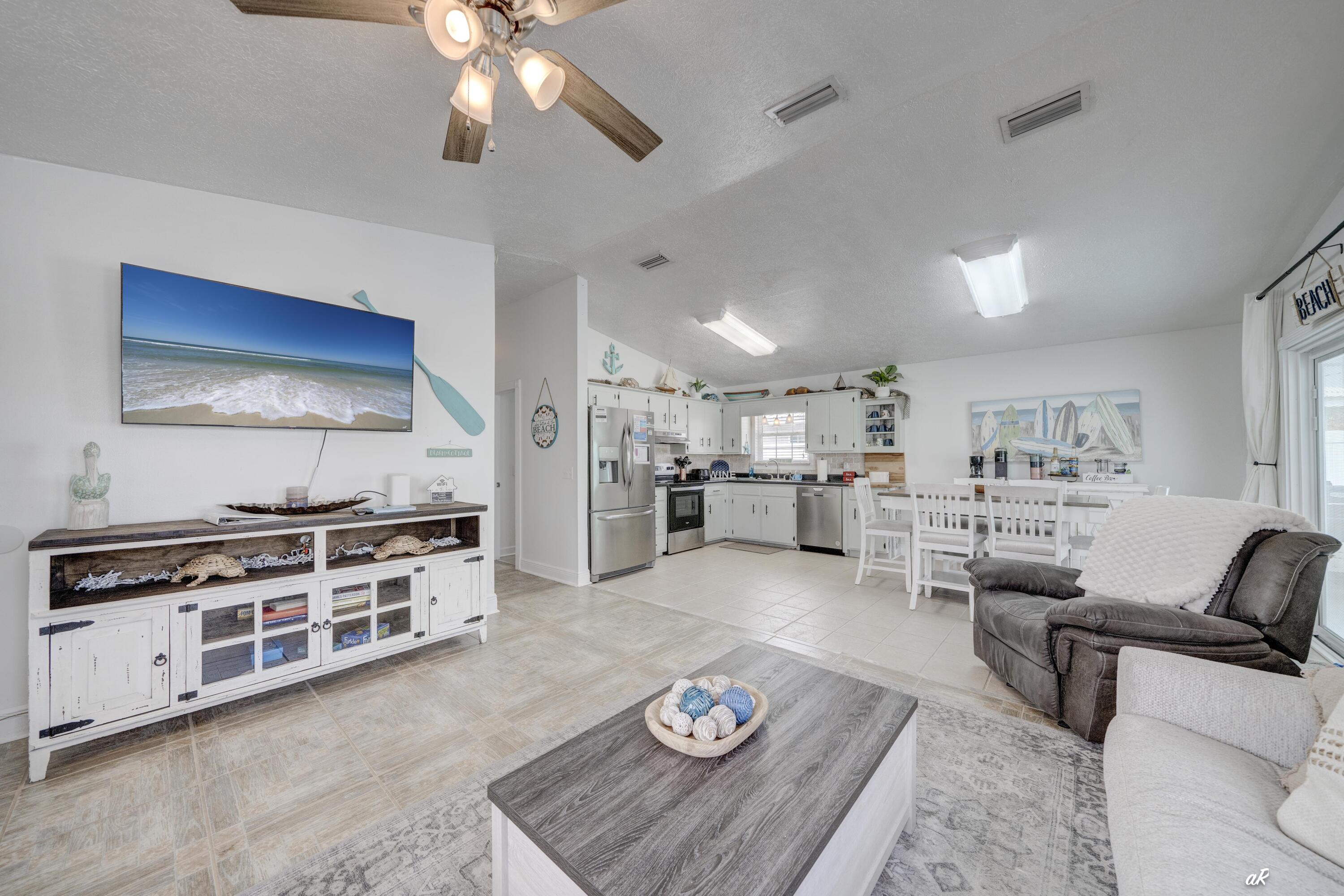 HOLIDAY BEACH UNIT 14 - Residential