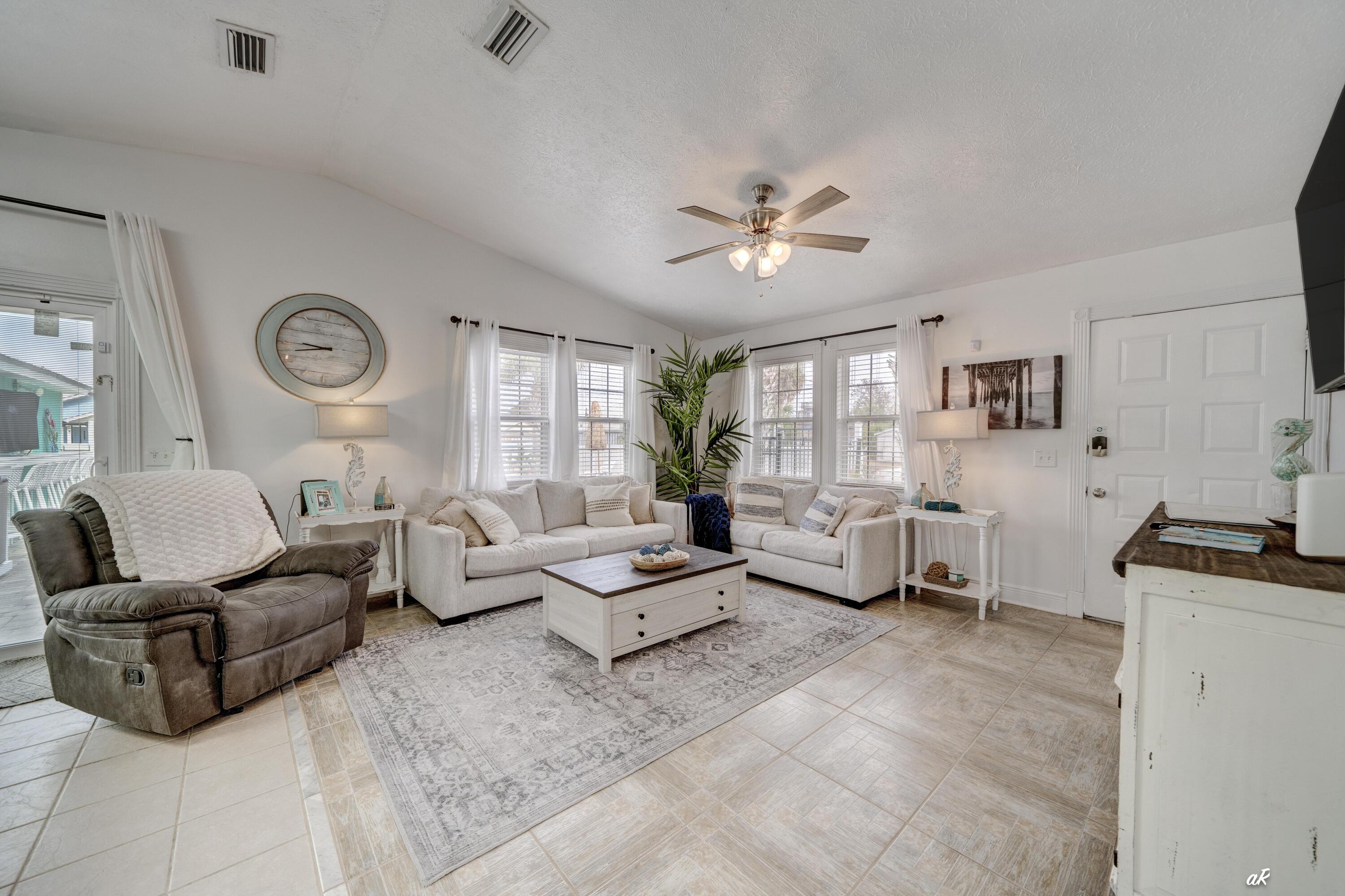 HOLIDAY BEACH UNIT 14 - Residential