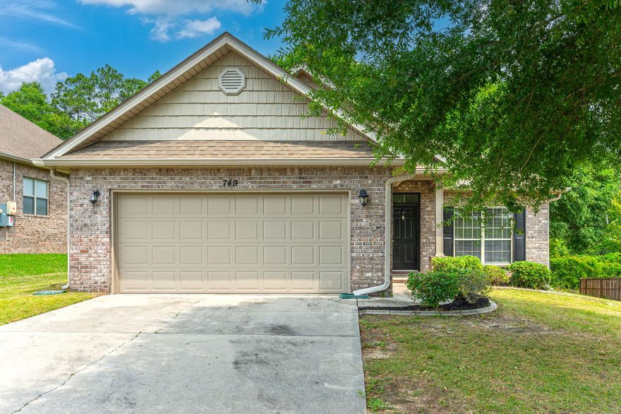 South of the interstate.  Located in the very desirable Rolling Ridge Subdivision.  This 3 bedroom 2 bath home is waiting for you.  Cathedral ceiling in the living area make this 22X17 area seem larger.  Primary bedroom boast trayed ceilings and plenty of room for you oversized furniture.  The kitchen boast all matching appliances, island kitchen, breakfast bar and large pantry.