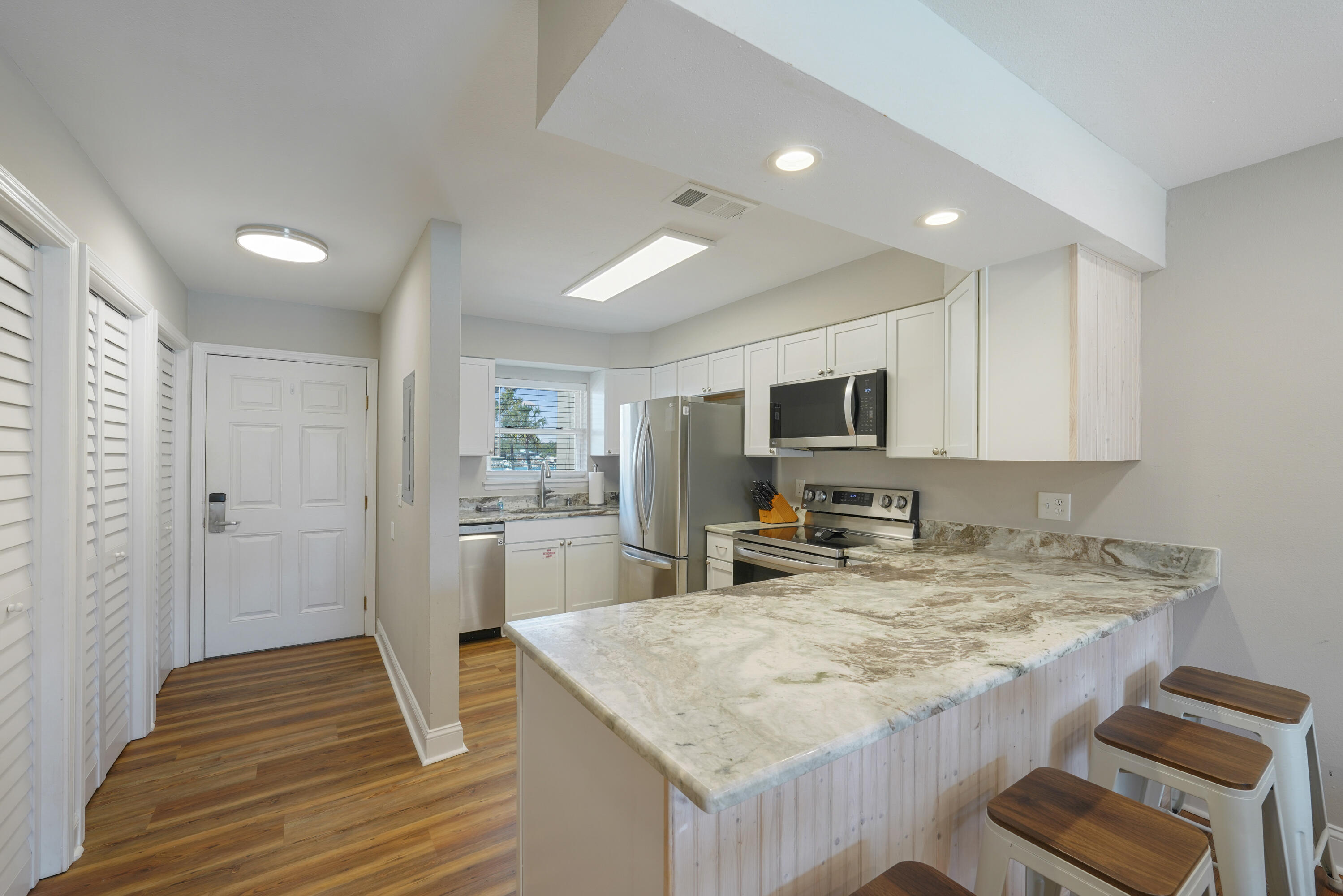 COMMODORES LANDING - Residential