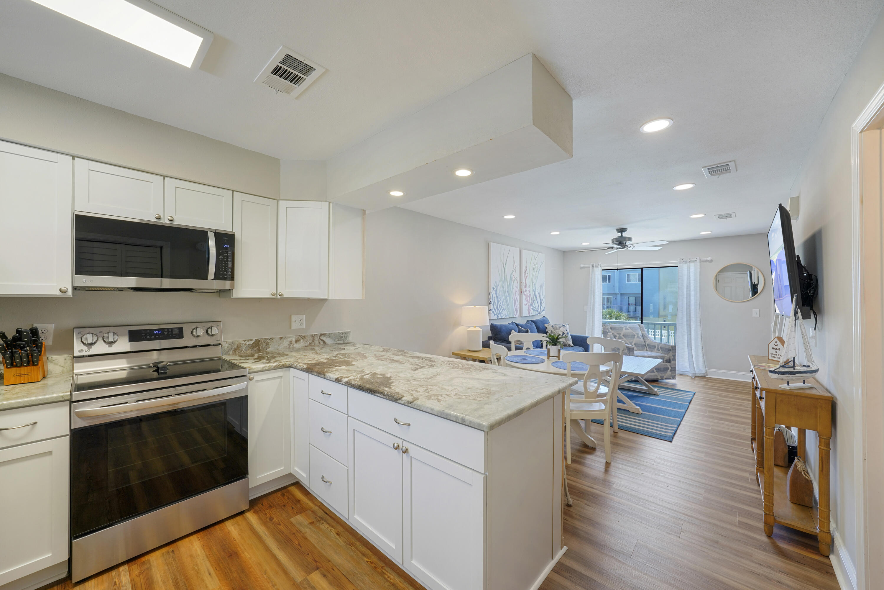 COMMODORES LANDING - Residential