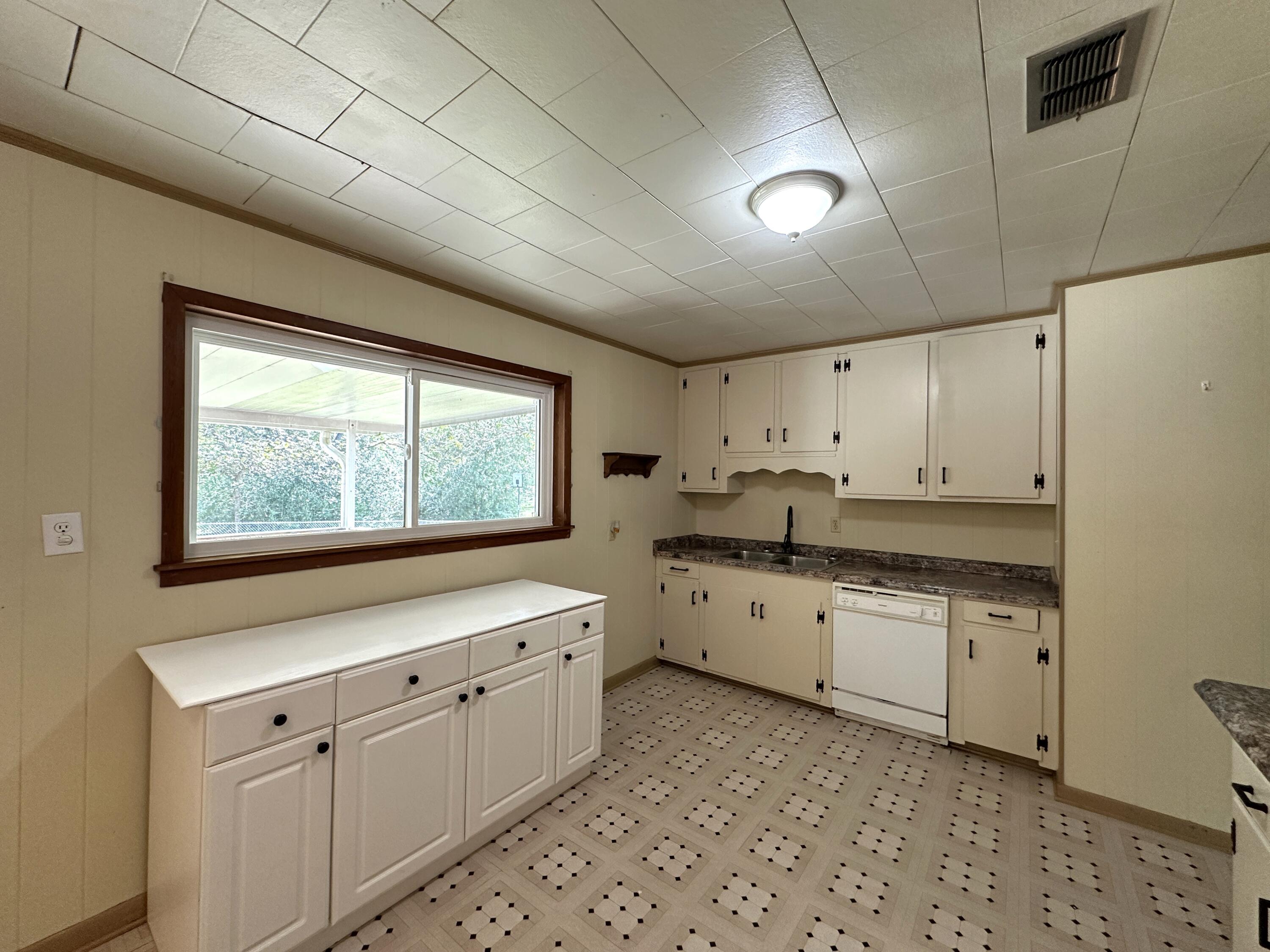 FAIRVIEW ADDN TO LAUREL HILL - Residential Lease