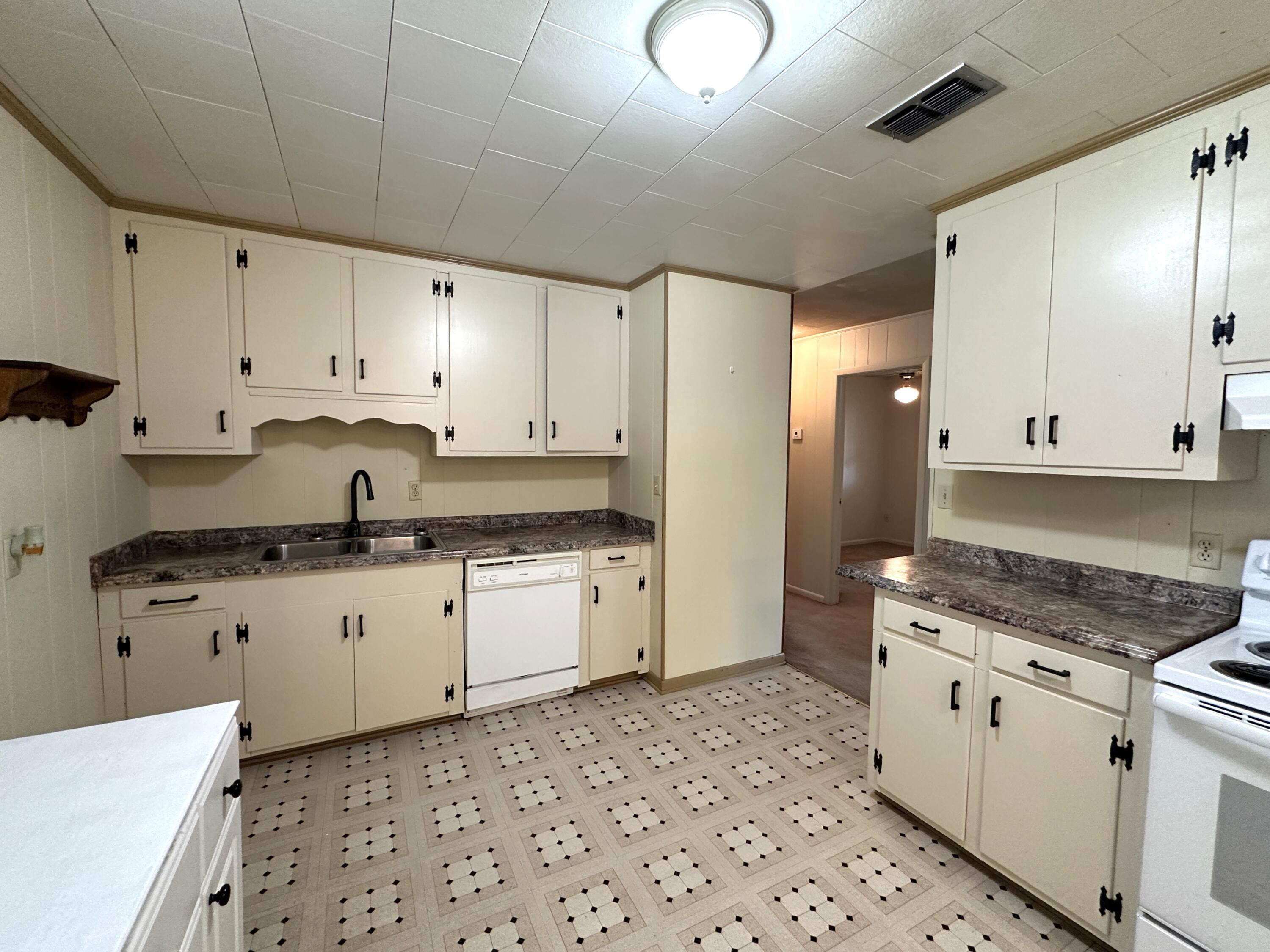 FAIRVIEW ADDN TO LAUREL HILL - Residential Lease