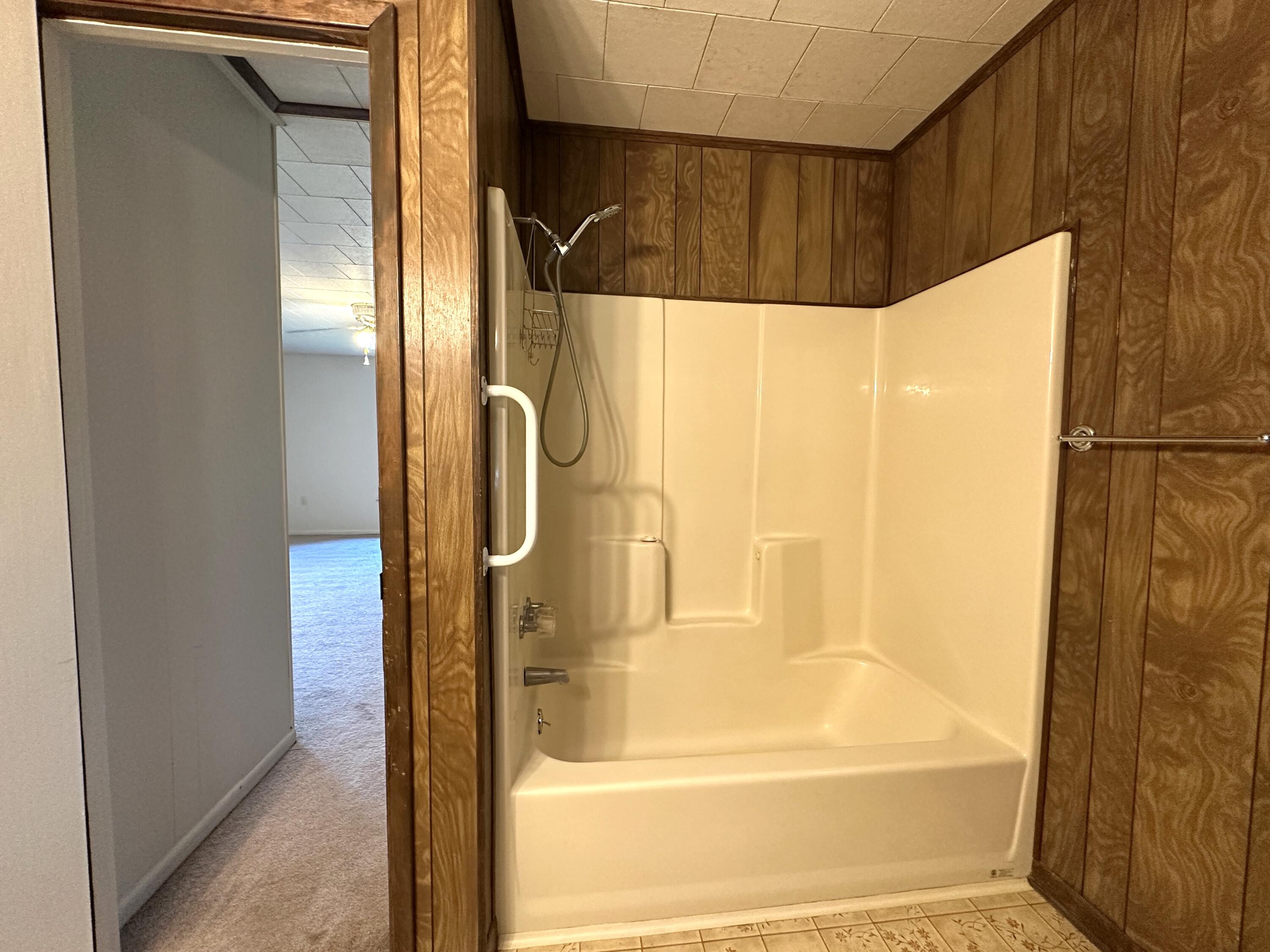 FAIRVIEW ADDN TO LAUREL HILL - Residential Lease