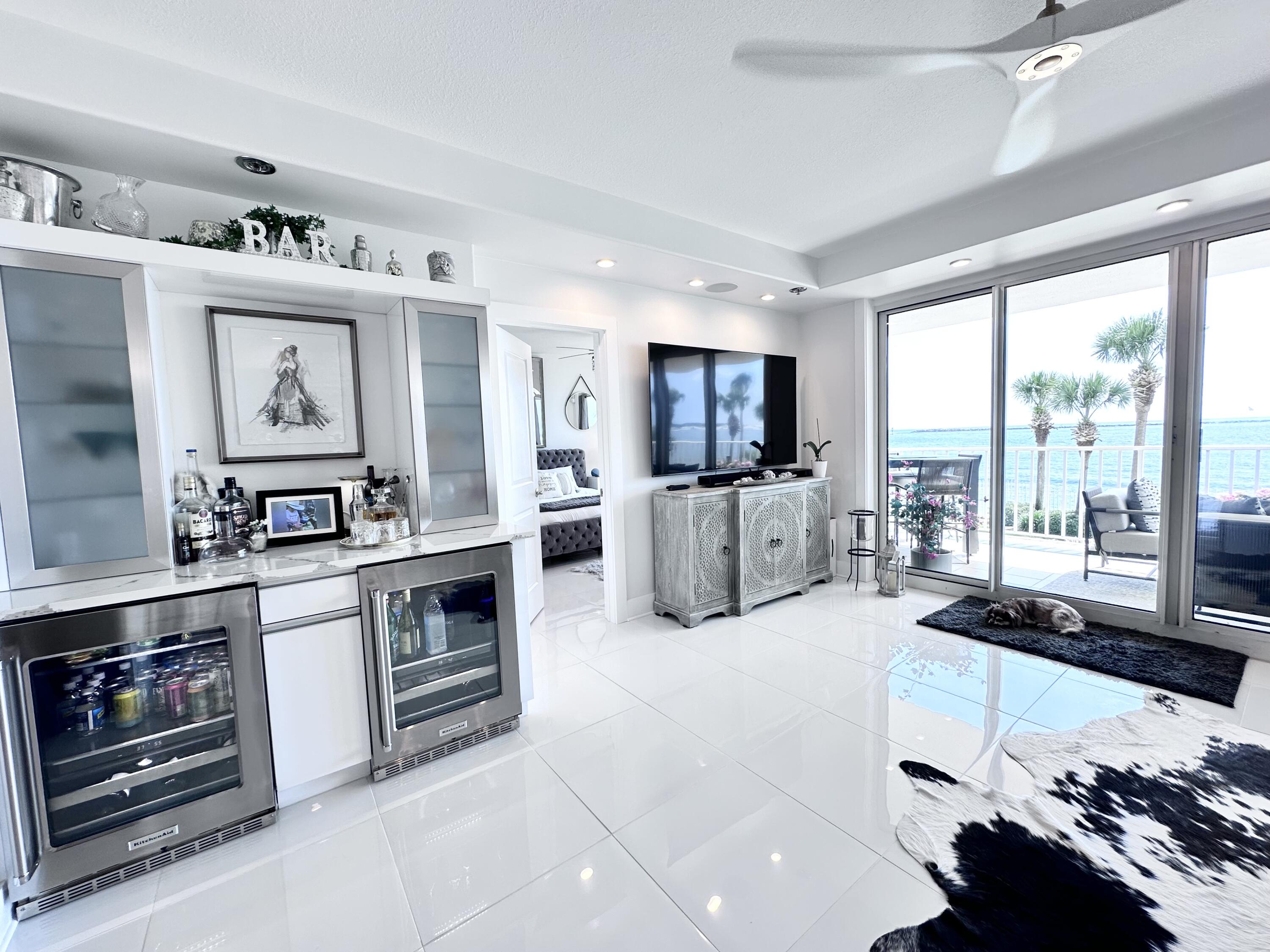 ULTIMATE Condominium - Residential