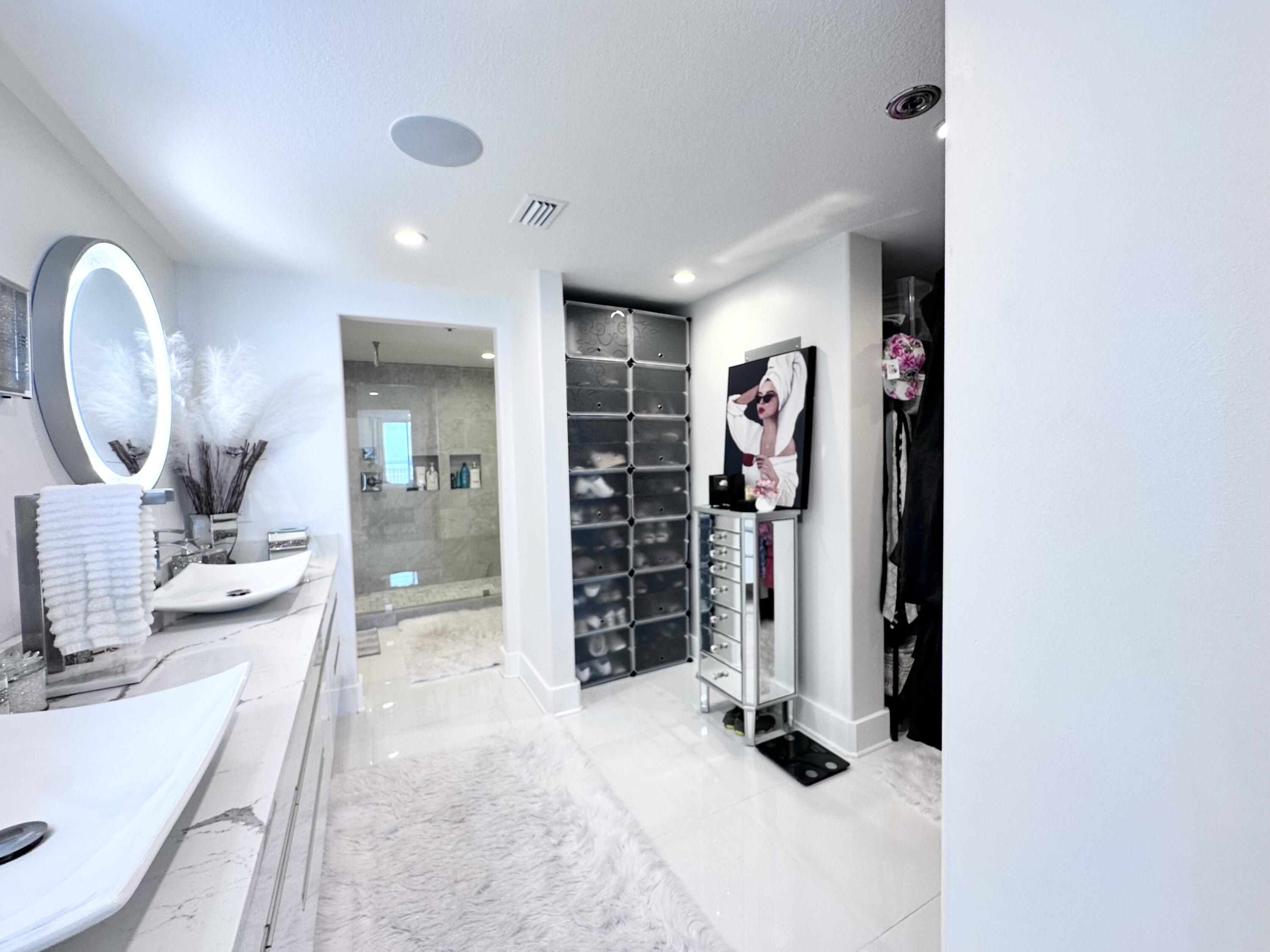 ULTIMATE Condominium - Residential
