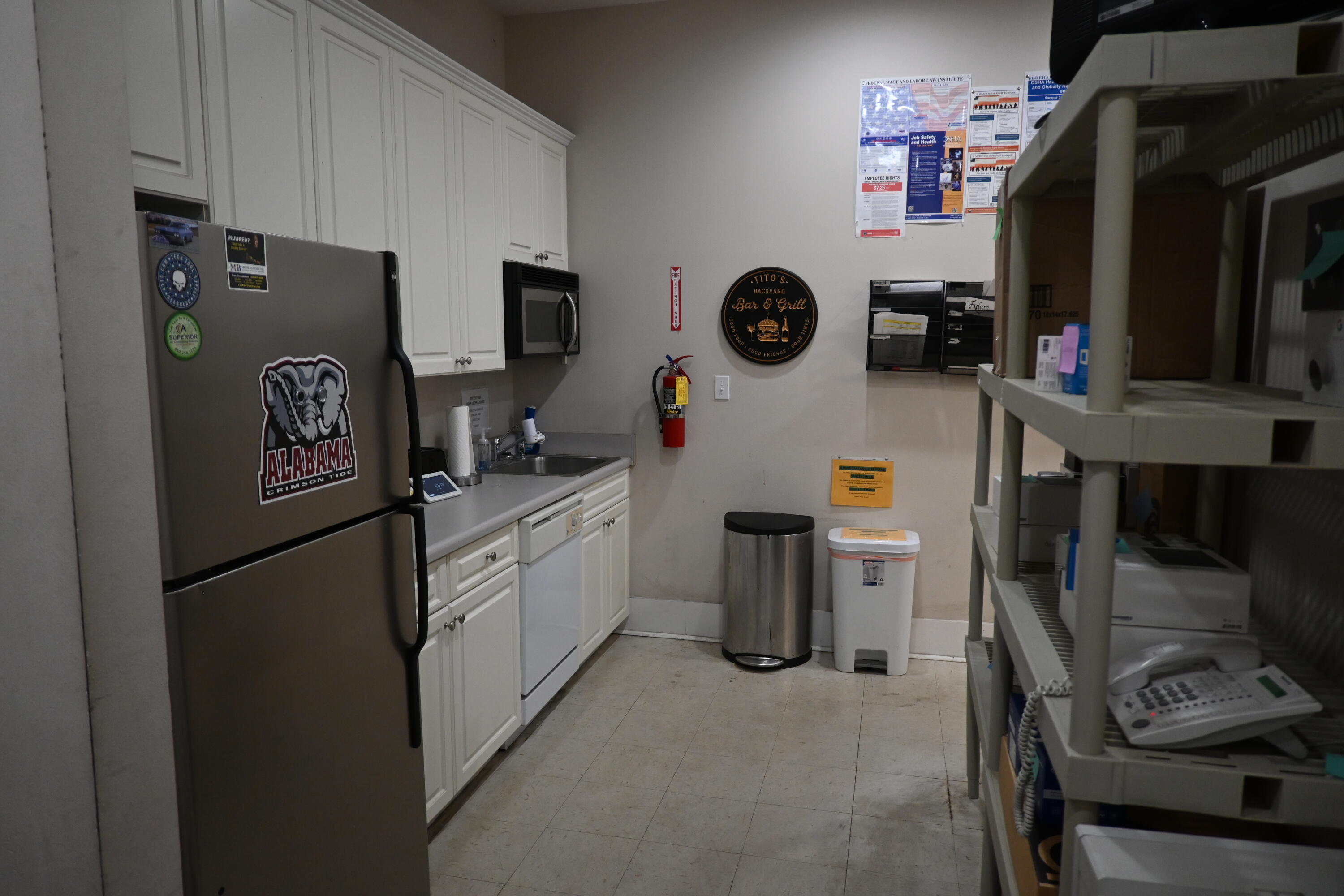 Main image without alt text