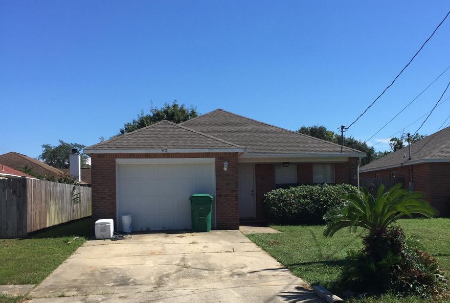 Situated on a cul-de-sac in Pine Ridge Trace, one-car garage, two living areas, brick exterior. Great one level home located in the heart of Destin.