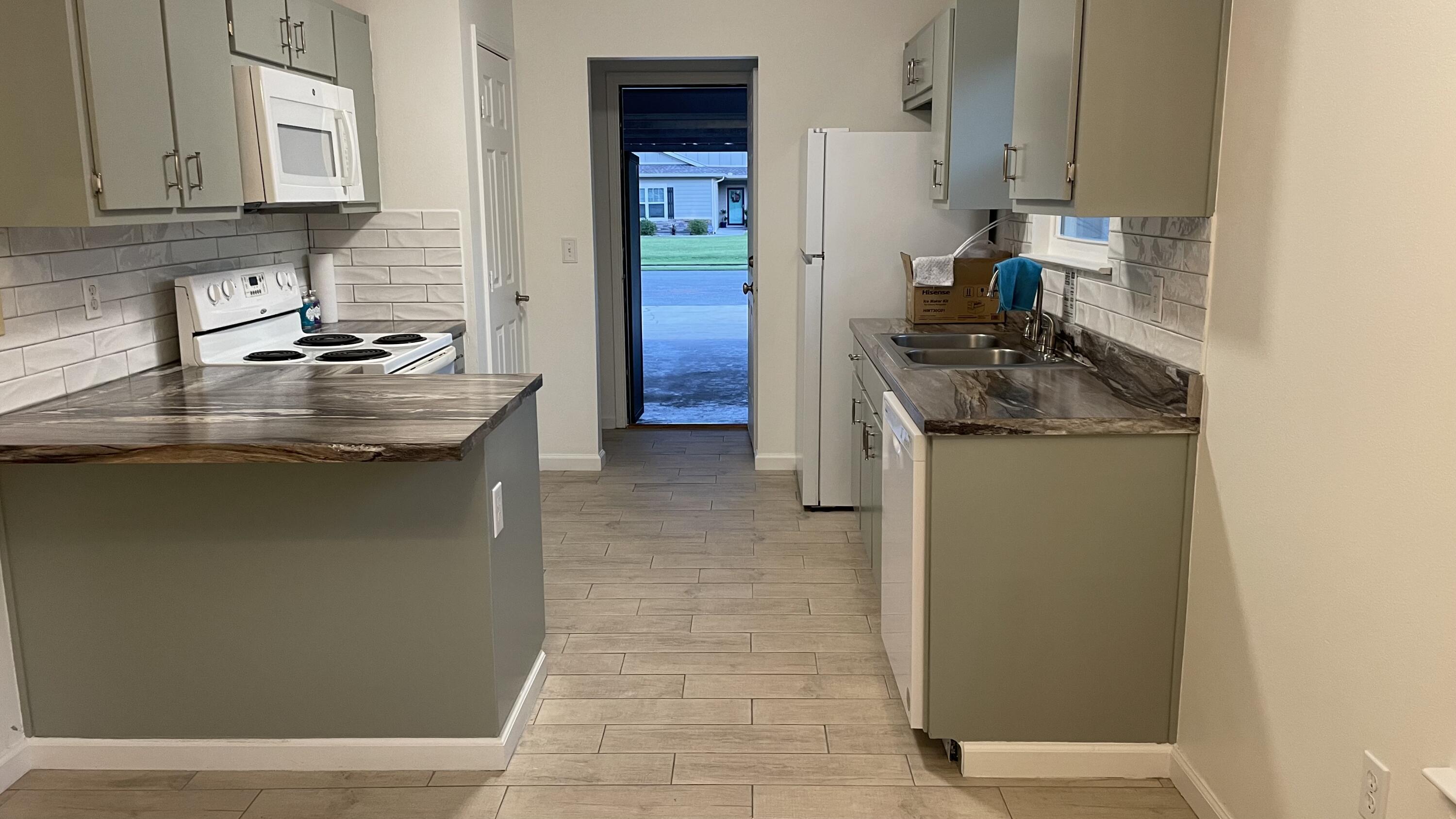 NAVARRE S/D 2ND ADDN - Residential Lease