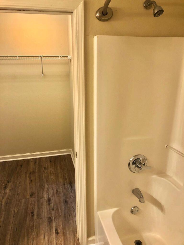 ARBOR LAKE PHASE 1 - Residential Lease