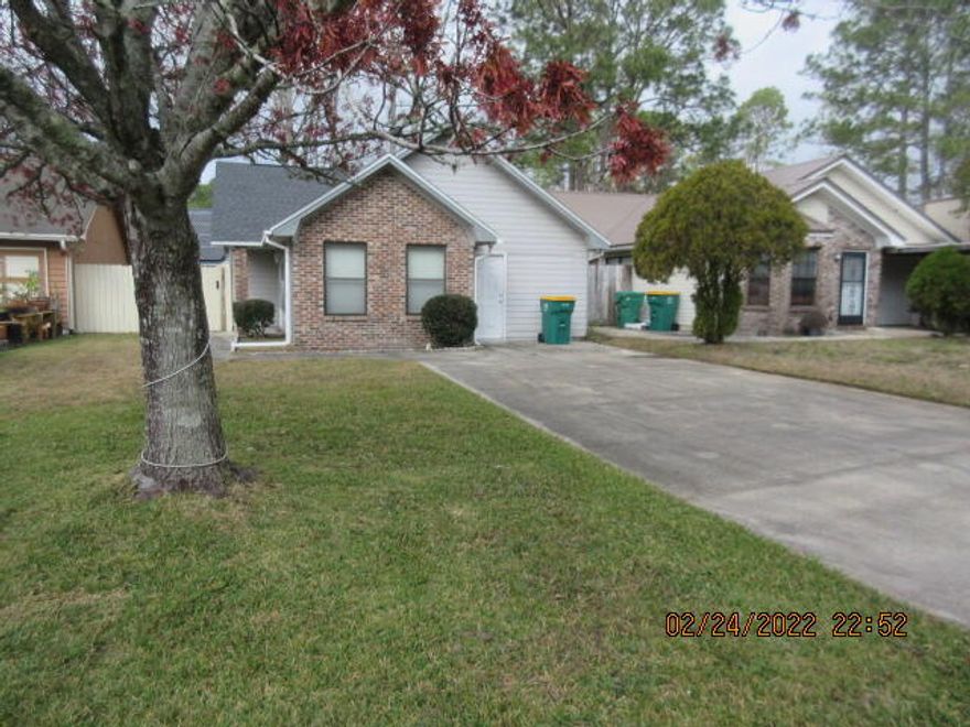 Updated with all new paint, new carpet, light fixtures.   This is a 2 br. 2 bath and has a converted garage that could be used as a den or 3rd bedroom.  Centrally located and easy access to both Eglin AFB and Hurlburt AFB, beaches, shopping.  Includes a shed for lawn equipment.
NO PETS..... Don't  miss this cute  Florida cottage.