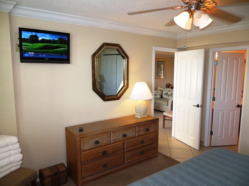 ISLANDER CONDO Ph I - Residential