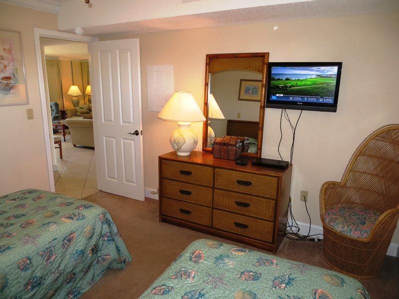 ISLANDER CONDO Ph I - Residential