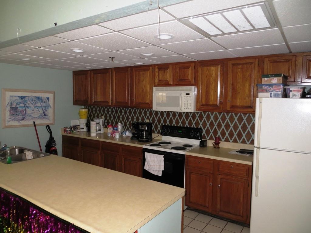 ISLANDER CONDO Ph I - Residential