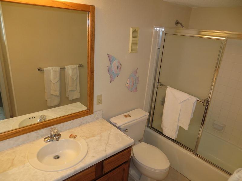 ISLANDER CONDO Ph I - Residential