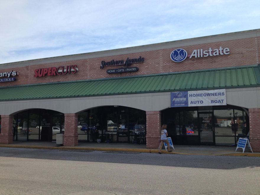 1200 SF of retail space located within the Winn Dixie shopping center. This community shopping center is the only grocery anchored center in Bluewater Bay. This shopping center has a great tenant list that inludes Subway, At&t, Nail Salon, Tiffany's womens boutique, Supercuts, Allstate, Cash's liquor store, Keller Williams, Beef O Brady's restaurant and Red Ginger restaurant. Come be a part of this wonderful community shopping center.