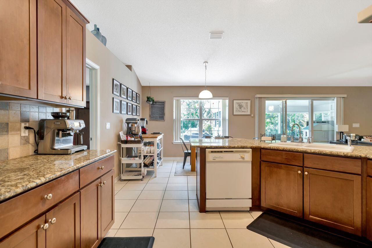 HOLLEY BY THE SEA - Residential