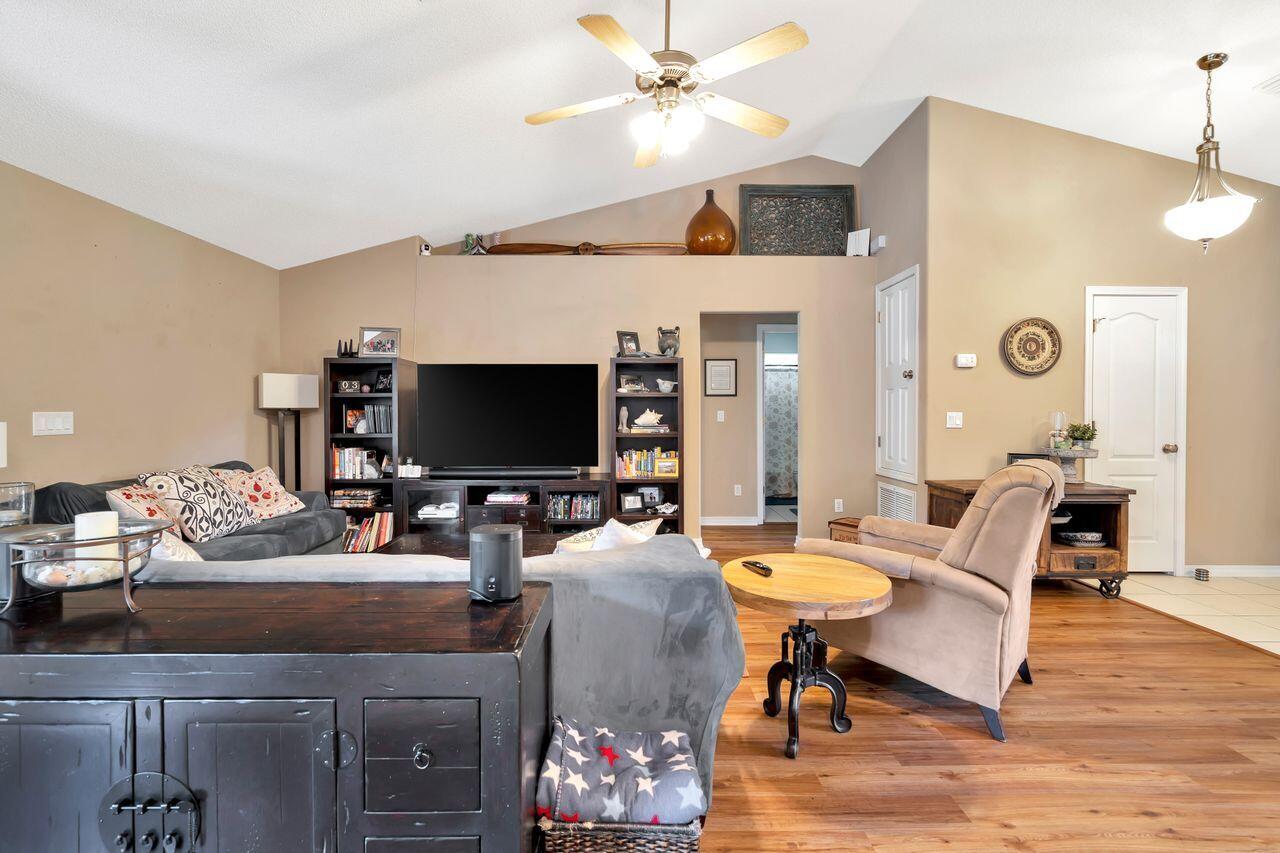 HOLLEY BY THE SEA - Residential