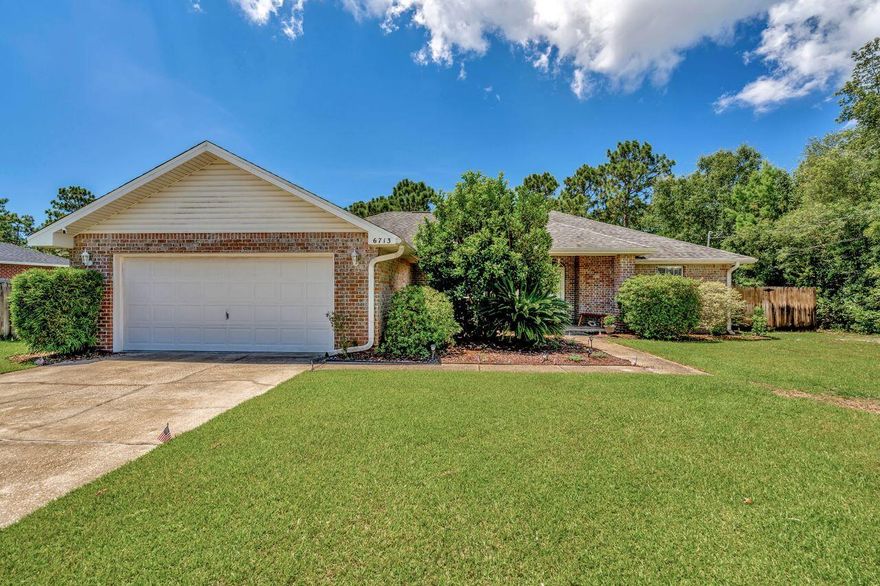 This well maintained home in HBTS is waiting for its new owners. The home features a split floorplan, vaulted ceilings in the living room, a breakfast bar and a bonus room off of the living room that's climate controlled. This home is situated on almost half an acre on a dead end road. The annual HOA fee includes access to the multi-million dollar recreational facility that includes two pools, sauna, steam room, tennis courts, boat launch, exercise area and more.