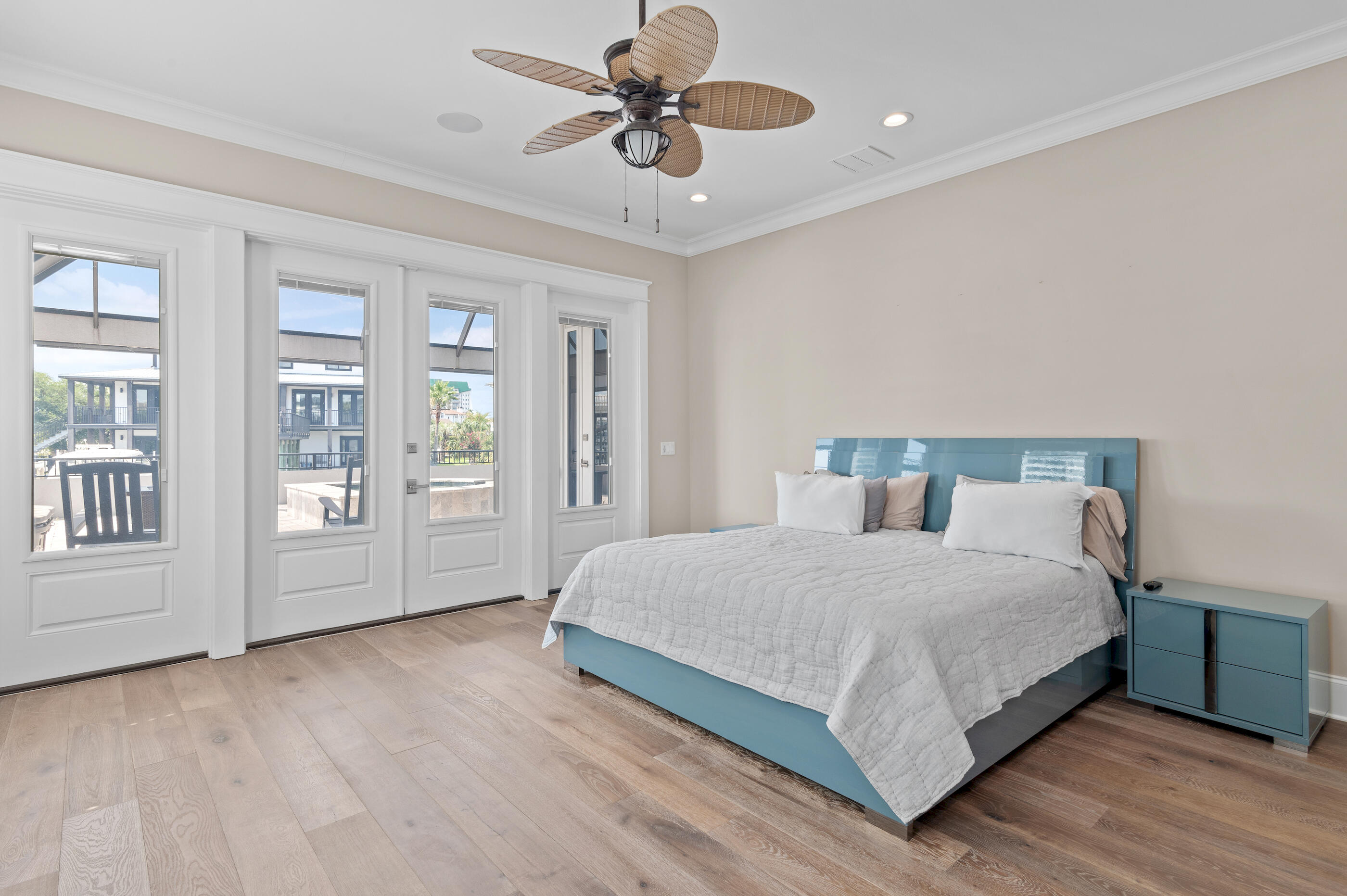 HOLIDAY ISLE - Residential