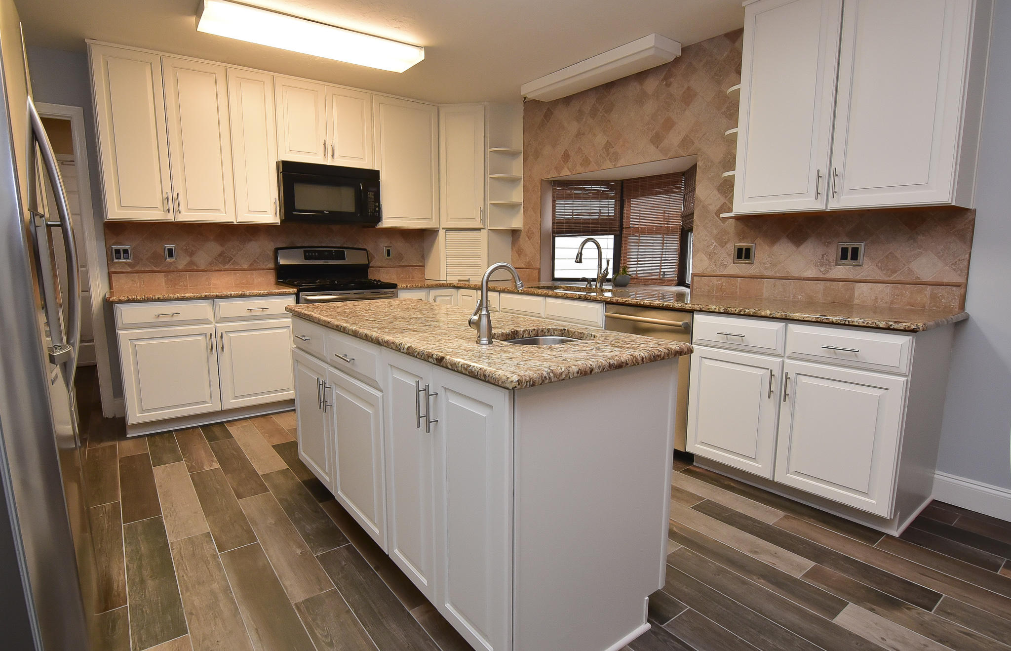 ROCKY BAYOU COUNTRY CLUB ESTATES 4 - Residential