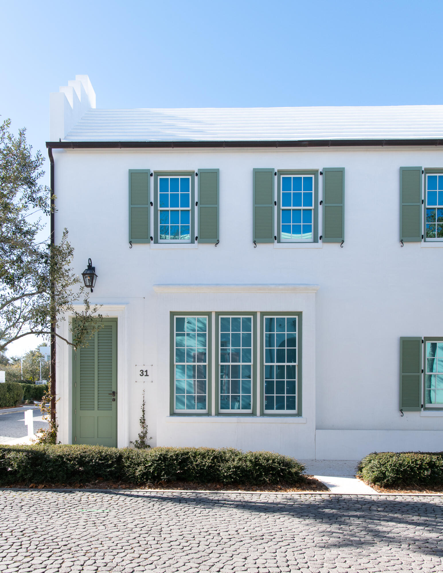 This corner residence courtyard home is just steps from the southside of 30A and the newly designed Fonville Park. Designed by Architect Gary Justiss, 31 North Charles features 4 bedrooms, 4.5 baths, a generous courtyard and pool, open loggias, and a second floor flex space and den. Rice white peacock pavers flow throughout the first floor and courtyard while whiskey oak defines the second floor and stairs. A freestanding tub in the first floor master bathroom beckons for relaxation amongst a backdrop of honed Calcutta gold marble.