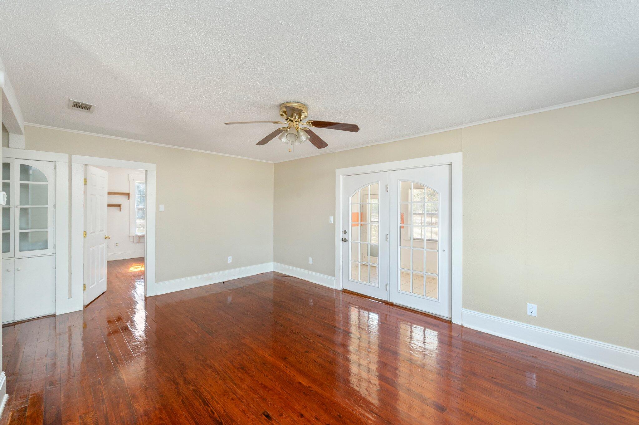 METES & BOUNDS - Residential Lease