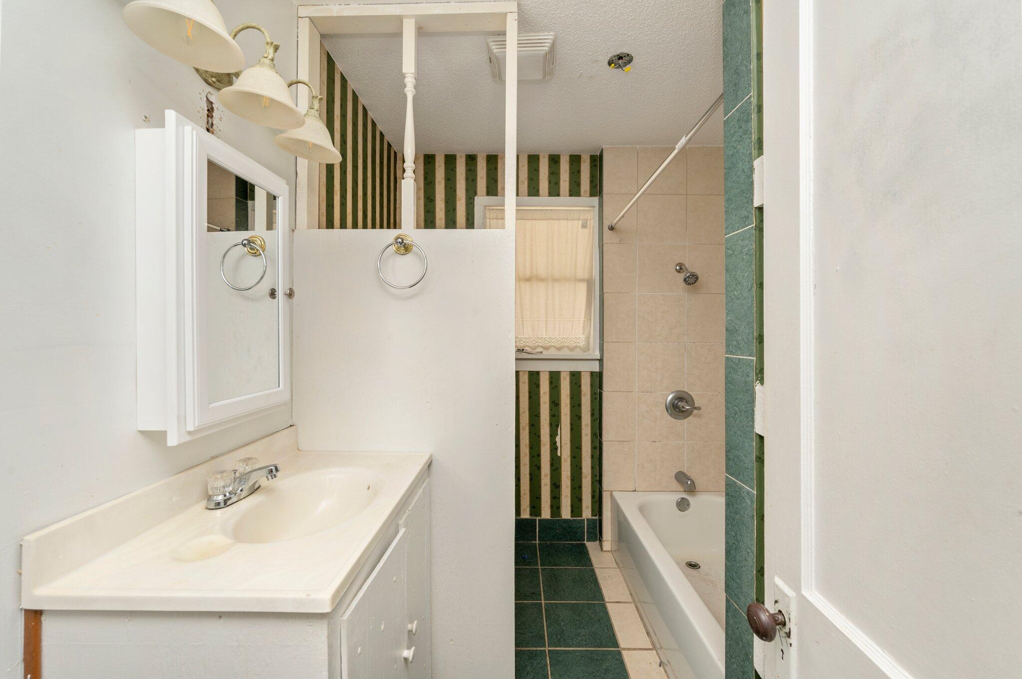 METES & BOUNDS - Residential Lease