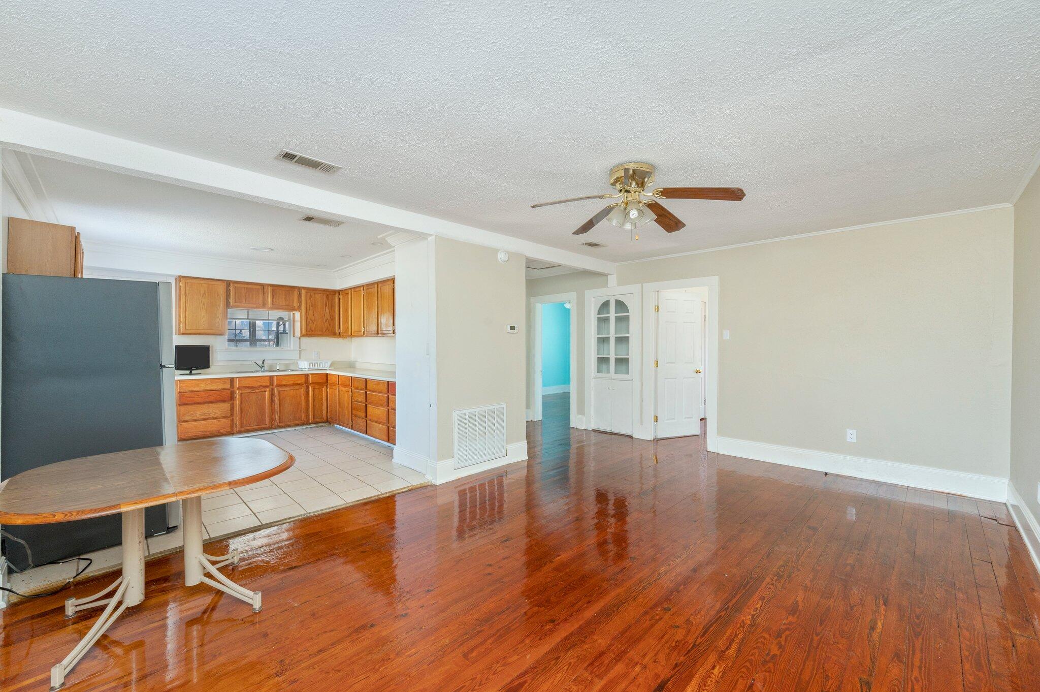 METES & BOUNDS - Residential Lease