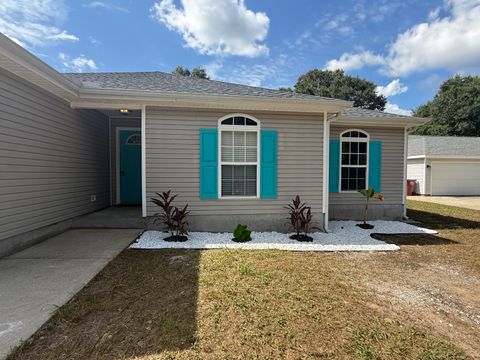 Photo of 329 Strawbridge Drive, Crestview, FL 32539 (MLS # 987714)