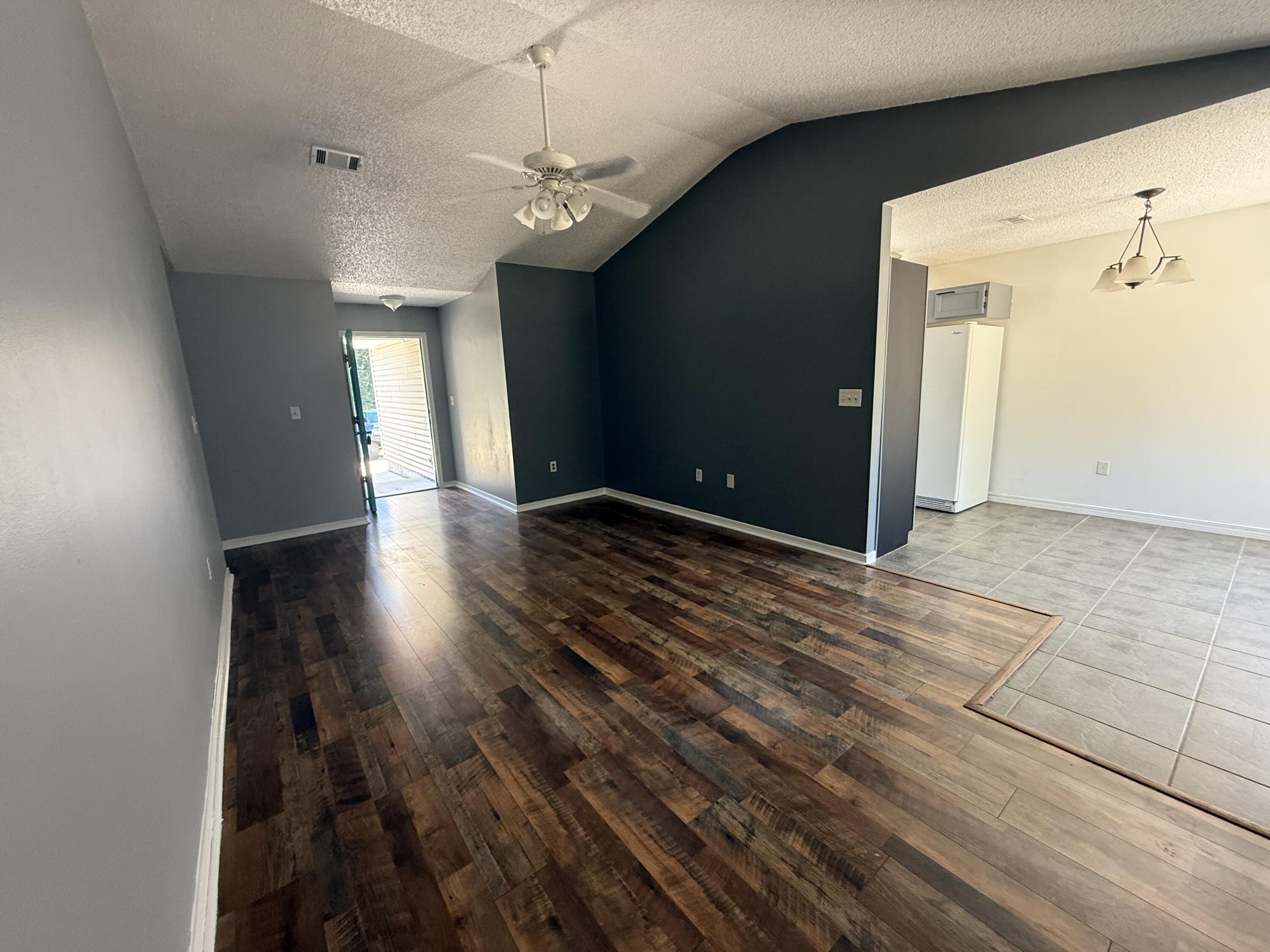 WINDING CREEK EST PH IV LOT 7 BLK B - Residential