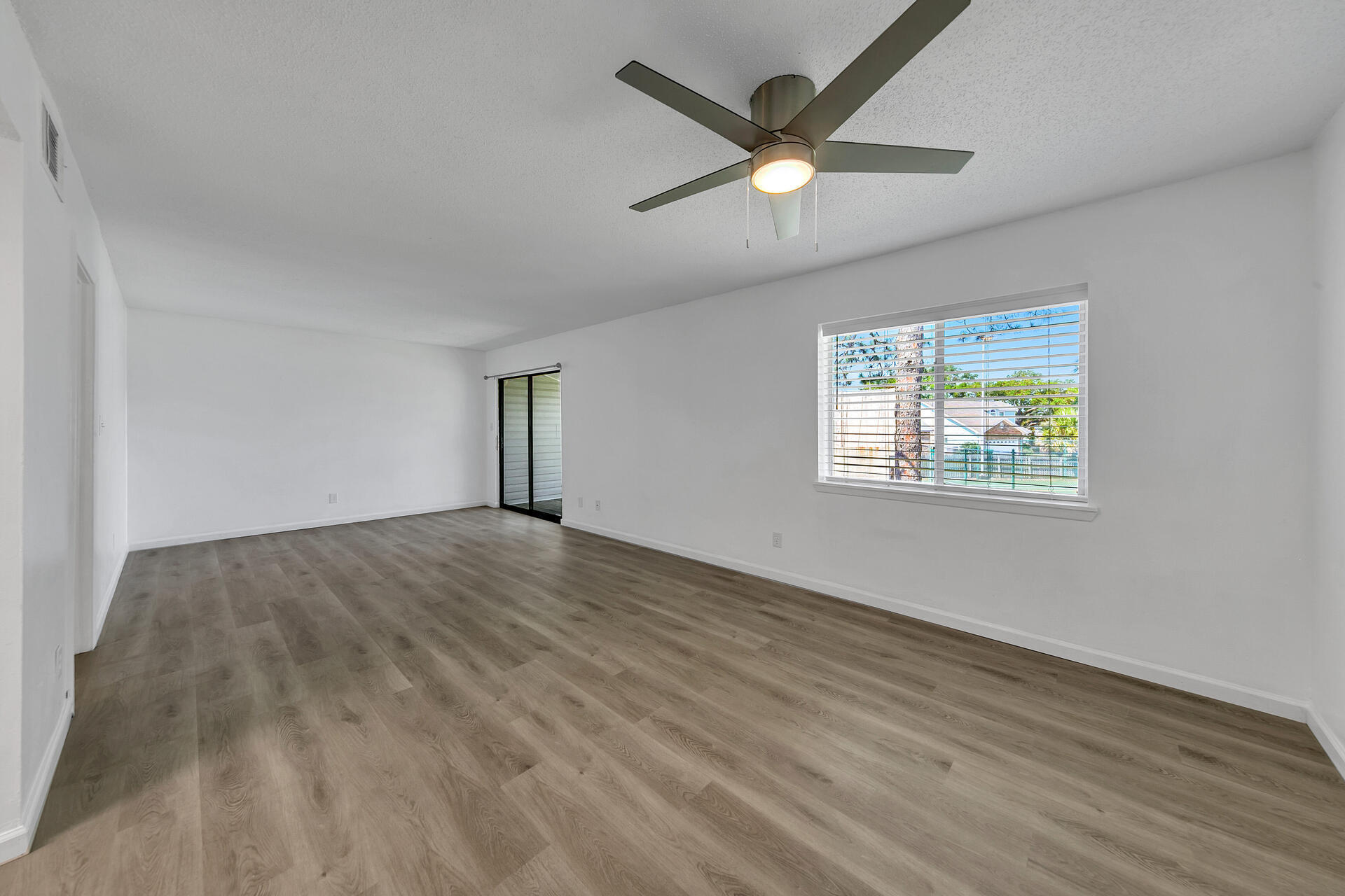 FINISTERRA CONDO - Residential