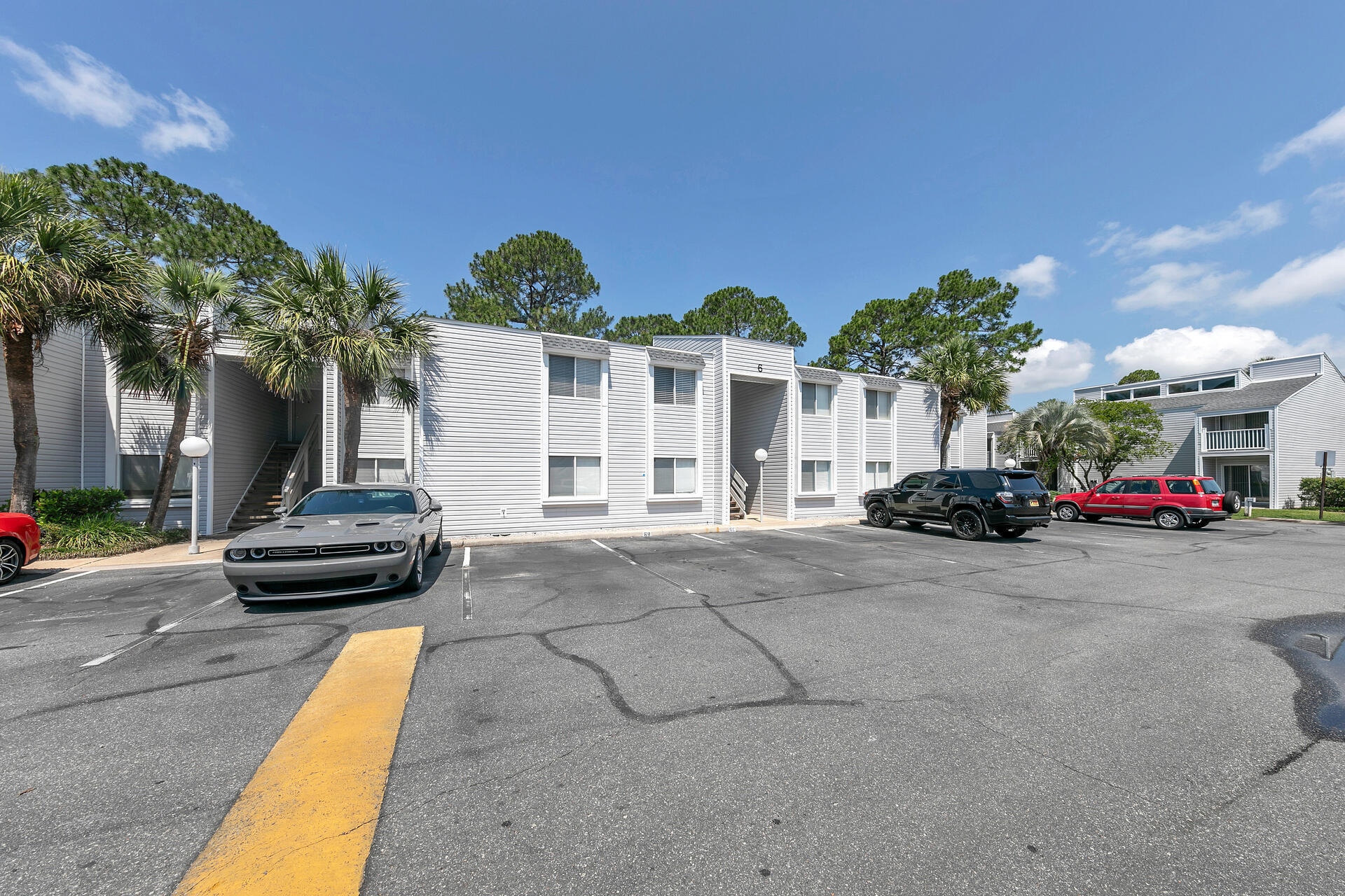 FINISTERRA CONDO - Residential