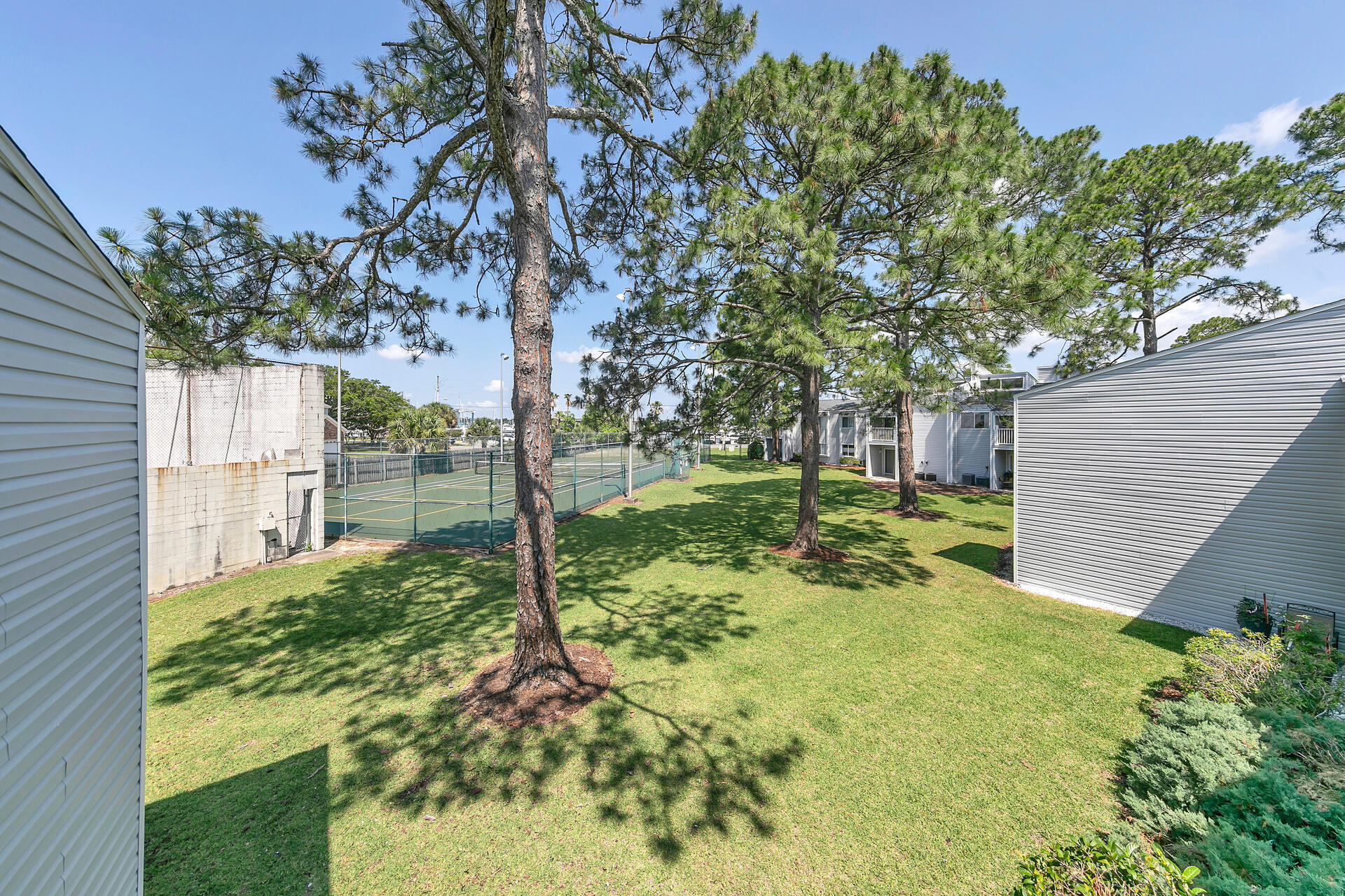 FINISTERRA CONDO - Residential