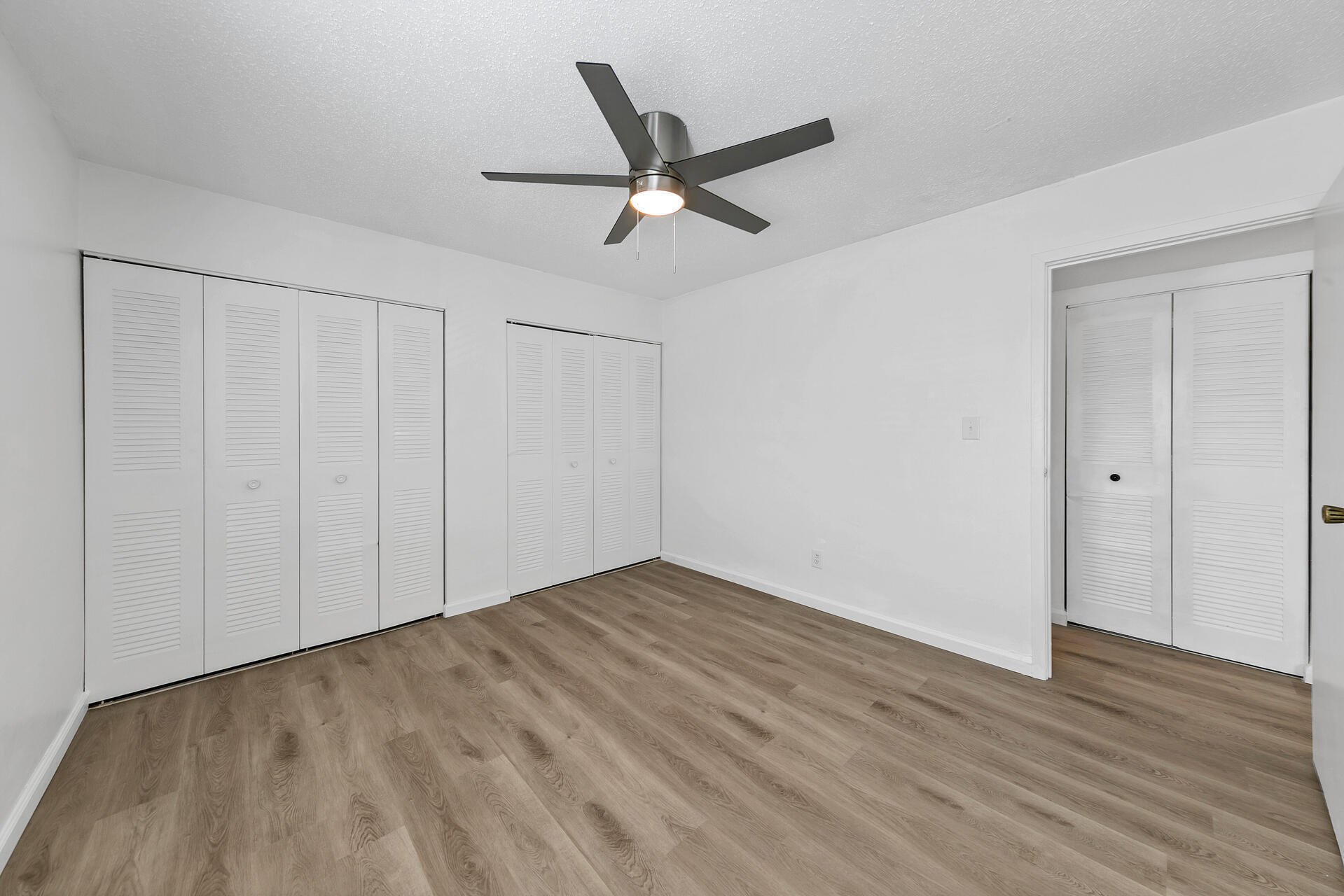 FINISTERRA CONDO - Residential