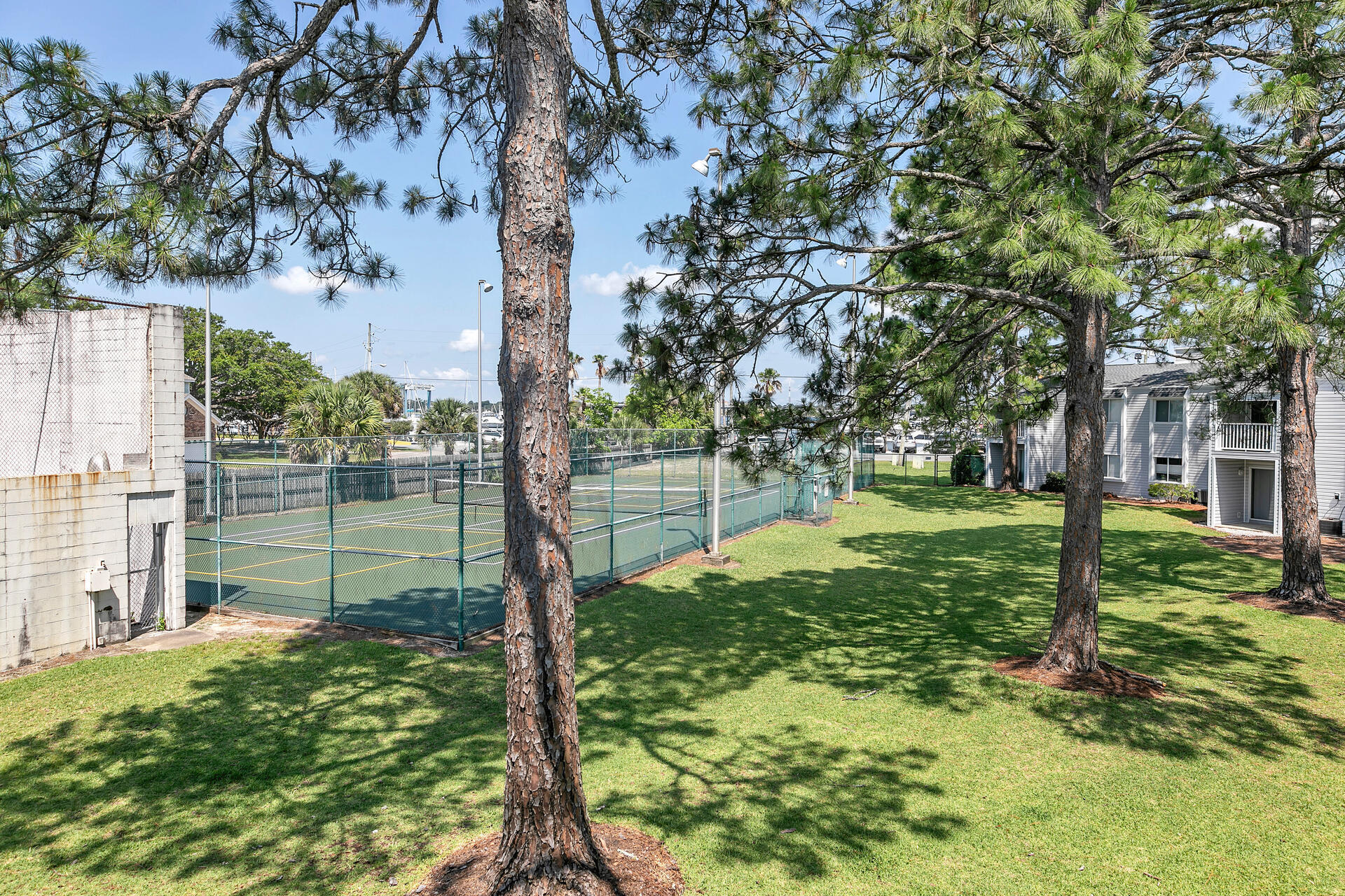 FINISTERRA CONDO - Residential