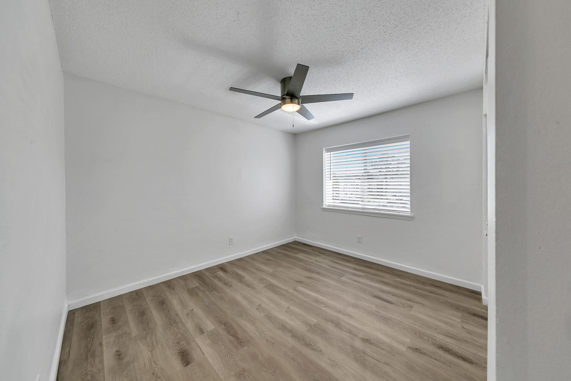 FINISTERRA CONDO - Residential