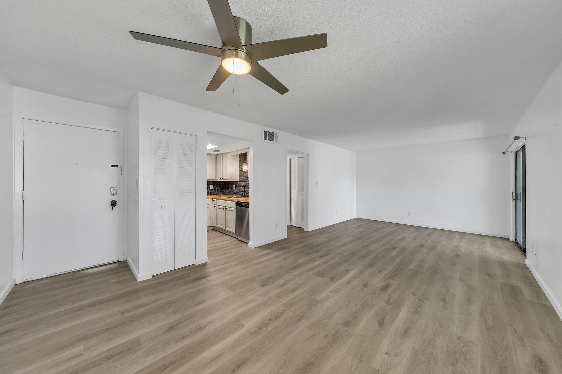 FINISTERRA CONDO - Residential