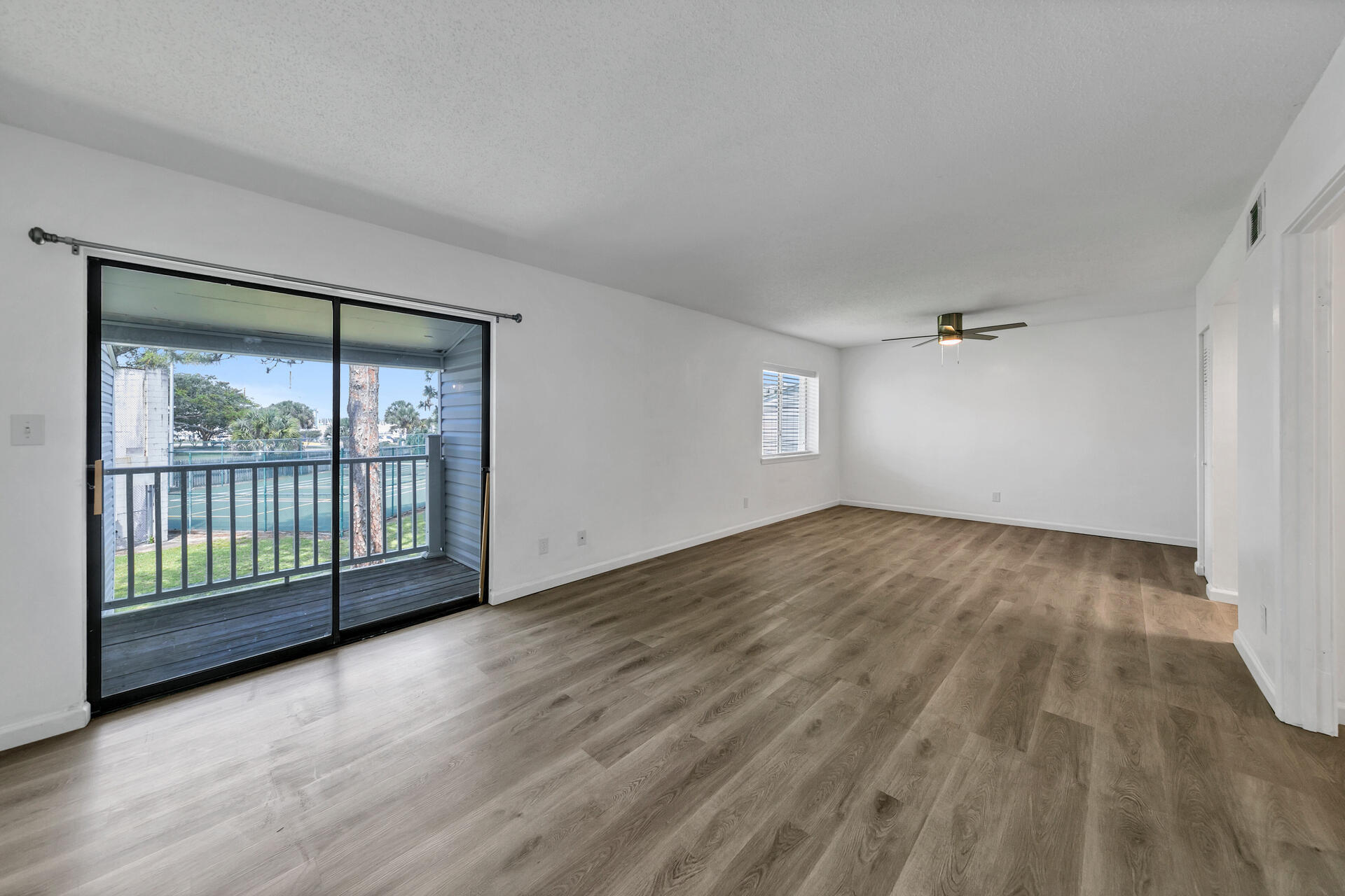 FINISTERRA CONDO - Residential