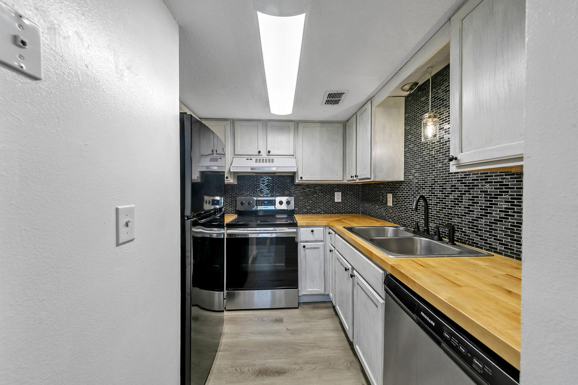 FINISTERRA CONDO - Residential