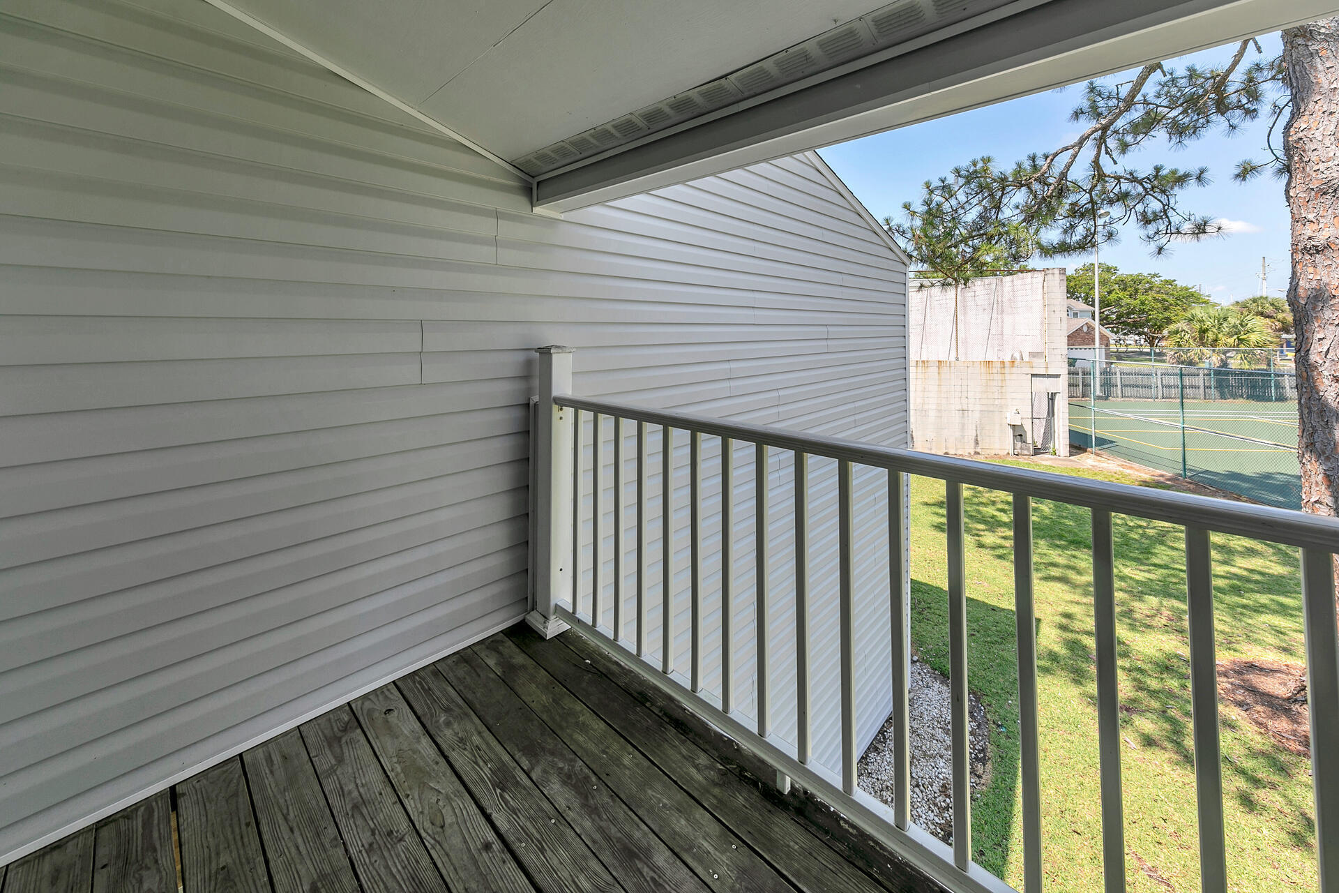 FINISTERRA CONDO - Residential