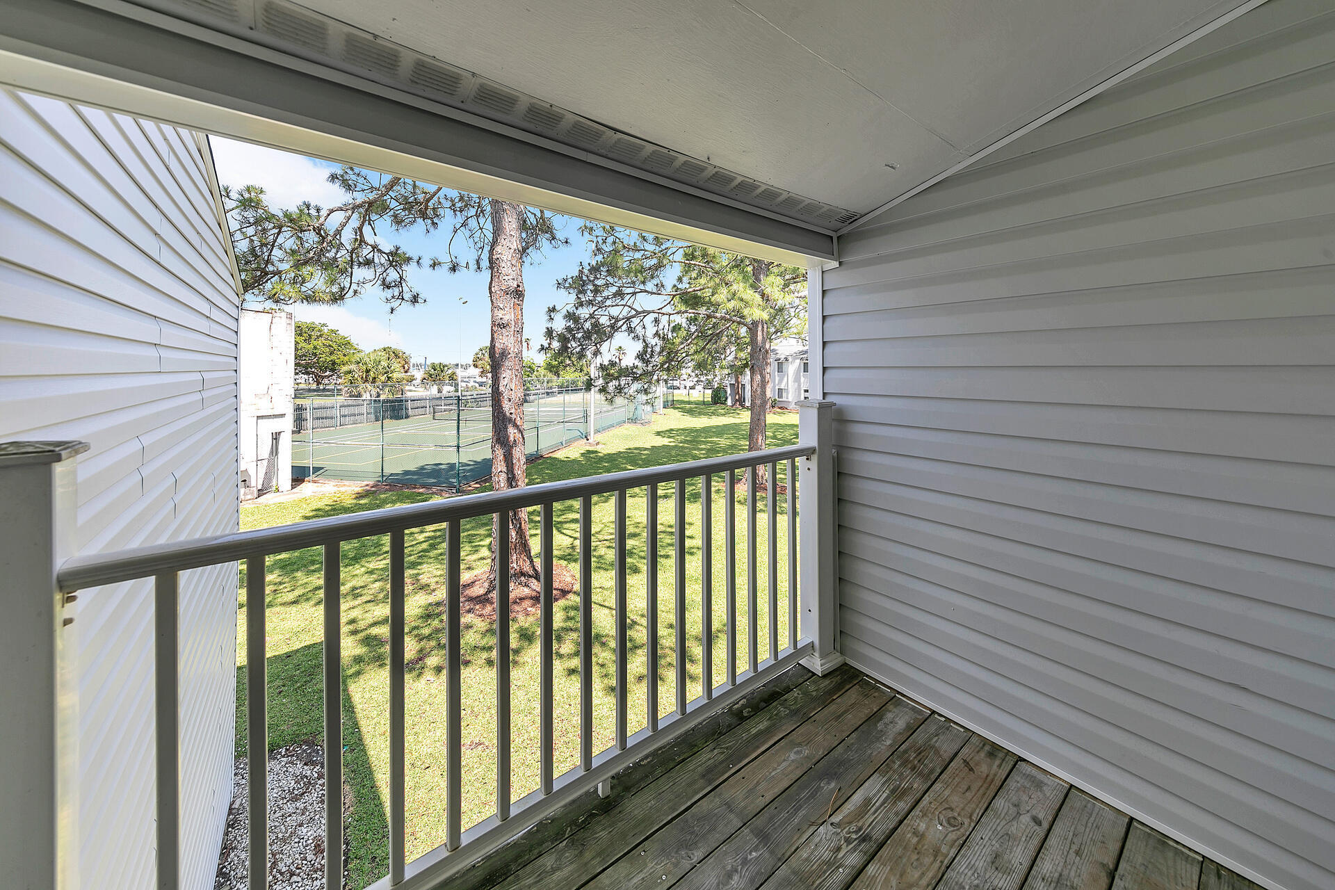 FINISTERRA CONDO - Residential