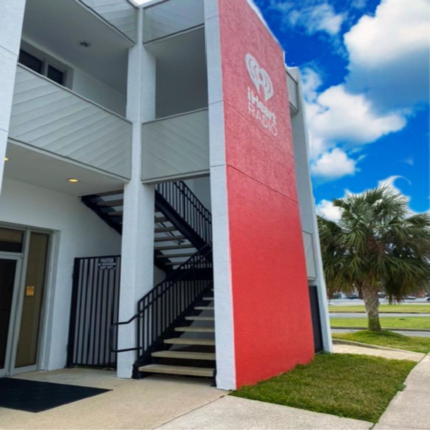 Very nice 2nd-floor office space in Downtown Pensacola. The suite is configured with 6 offices, a conference room break area, and 2 RRs. SSpace has new flooring and fresh paint.Rare stand-alone office building in the Downtown Business Core. The building has great visibility and access from Spring Street and Gregory.