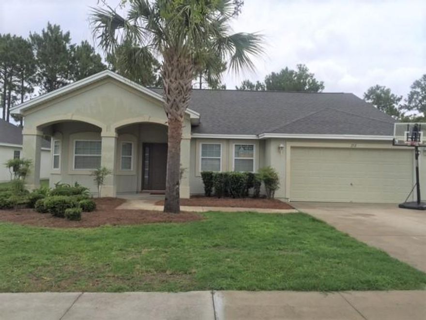 Newer (2006) Palmetto Trace, 'Captiva' model, home offering 3 bedrooms and 2 full baths. Freshlty decorated throughout. Great Room area with vaulted ceilings and French doors to patio. Formal dining room. Large eat-in kitchen with breakfast bar offers upgrades cabinetry, granite counters, and premium appliances. Large master bedroom with with french doors to patio, 2 walk-in closets, double bowl vanity, separate shower / garden tub. 2 car garage. Palmetto Trace offers 2 community pools, with this home being only a 100 feet from one of those pools. All measurements are estimated. Information deemed reliable however can not be guaranteed. Buyer to verify all information.