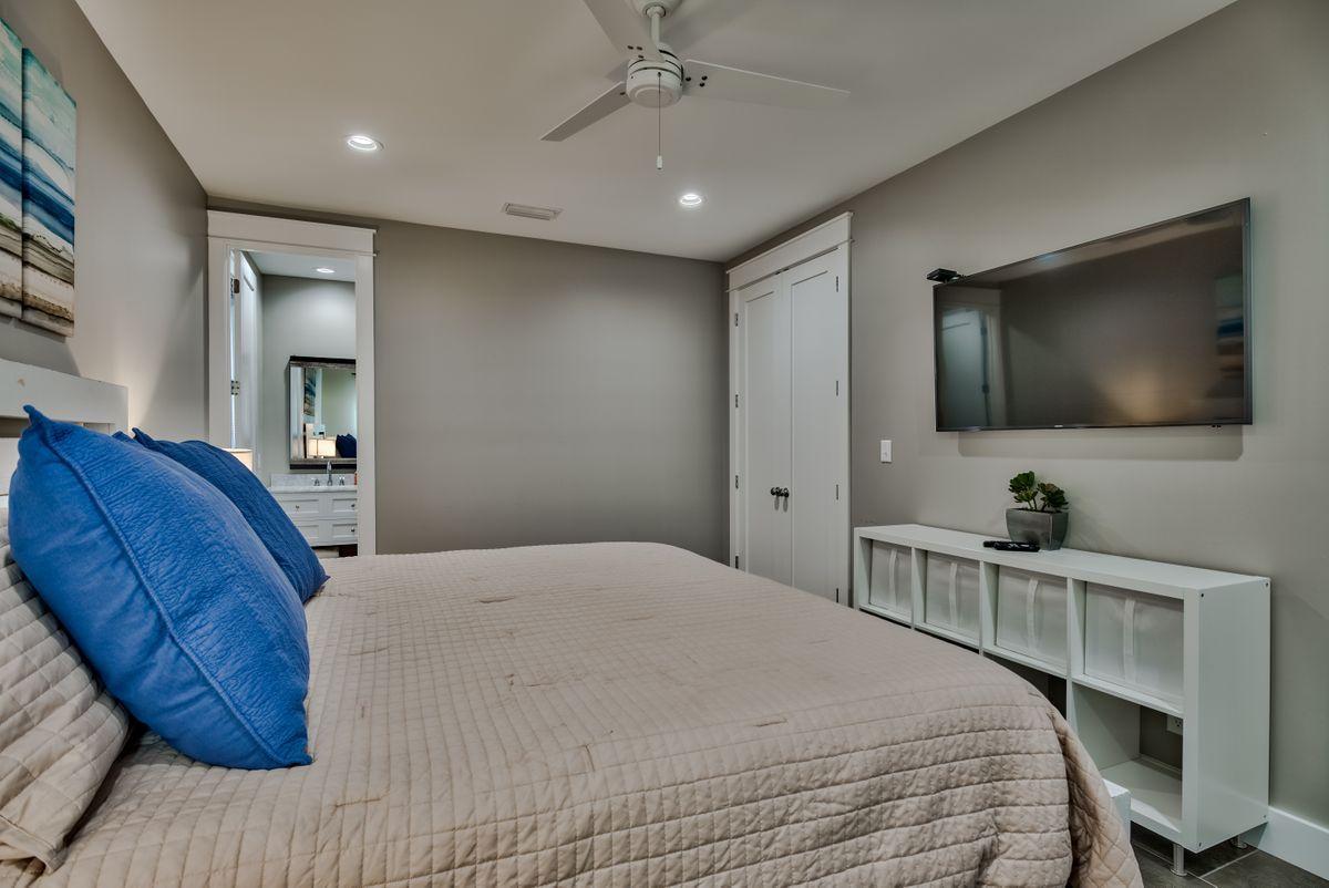 EMERALD WATERS VILLAGE - Residential