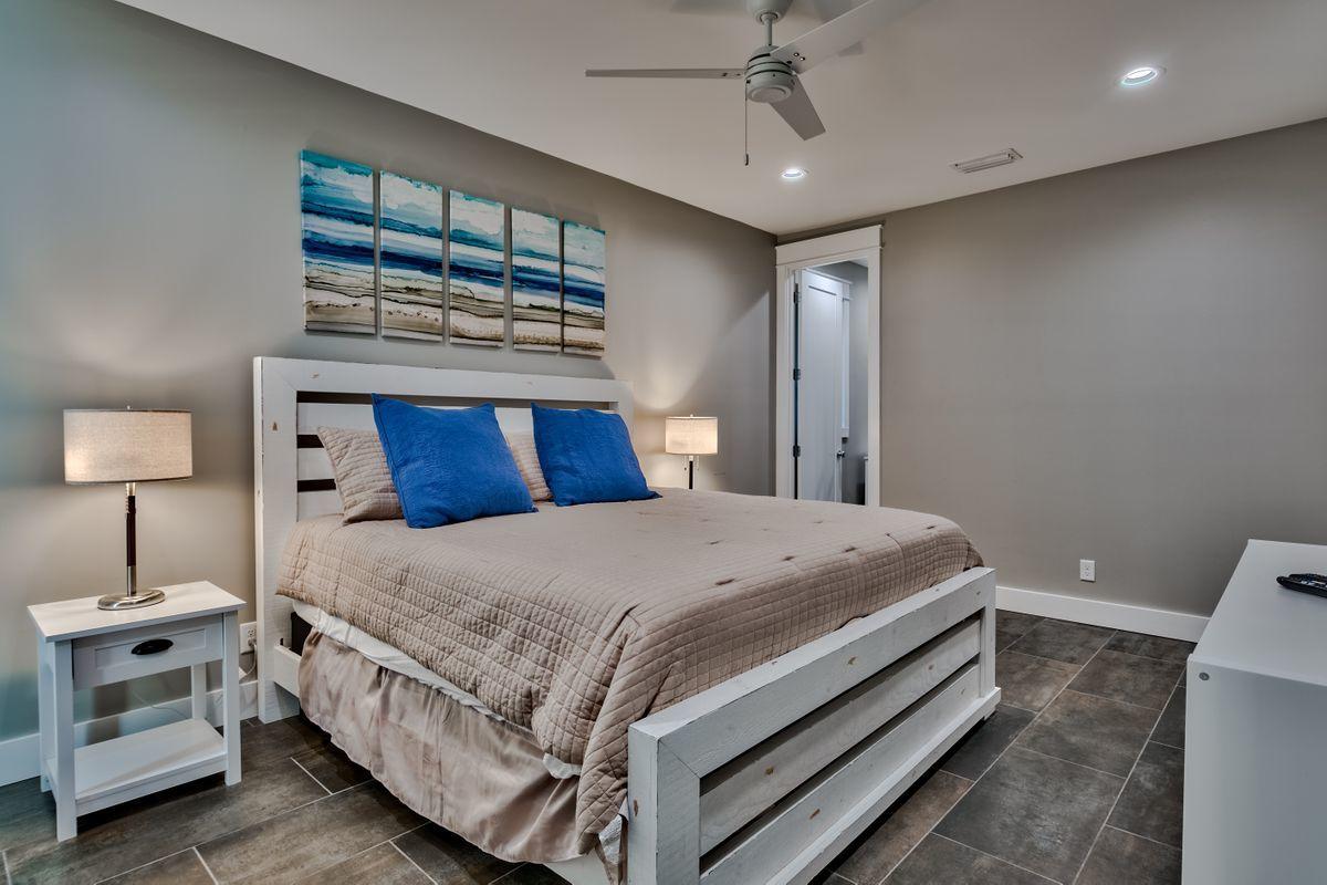 EMERALD WATERS VILLAGE - Residential