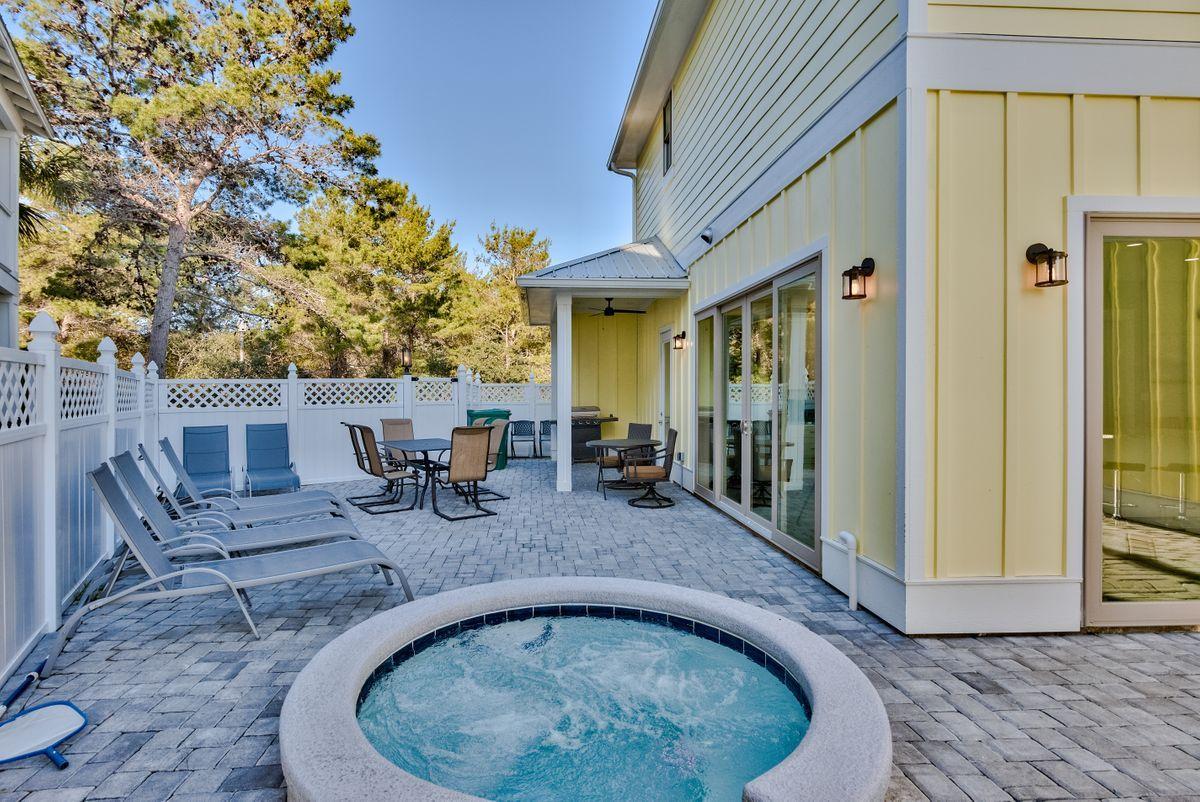 EMERALD WATERS VILLAGE - Residential