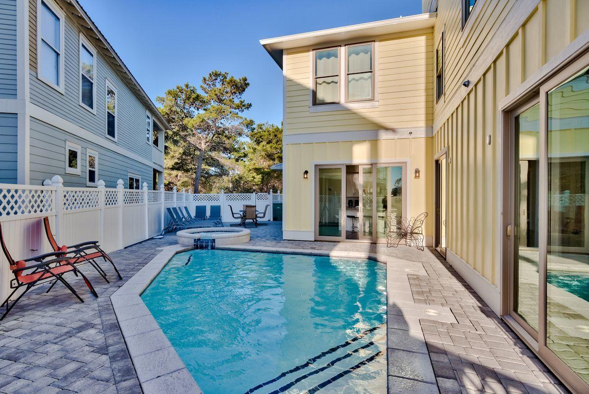 EMERALD WATERS VILLAGE - Residential